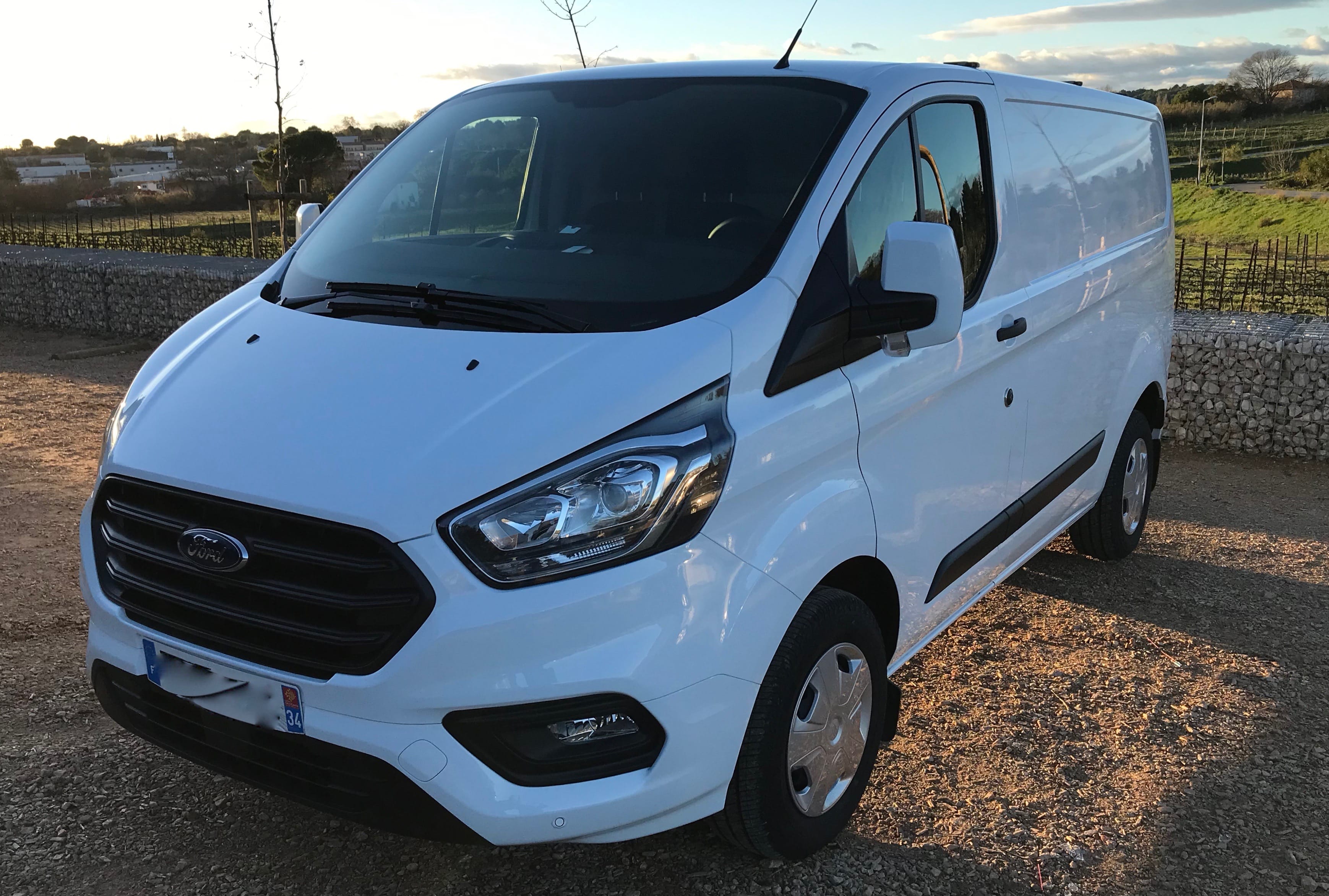 Ford Transit Custom Fourgon 2,2 Diesel avec Attelage