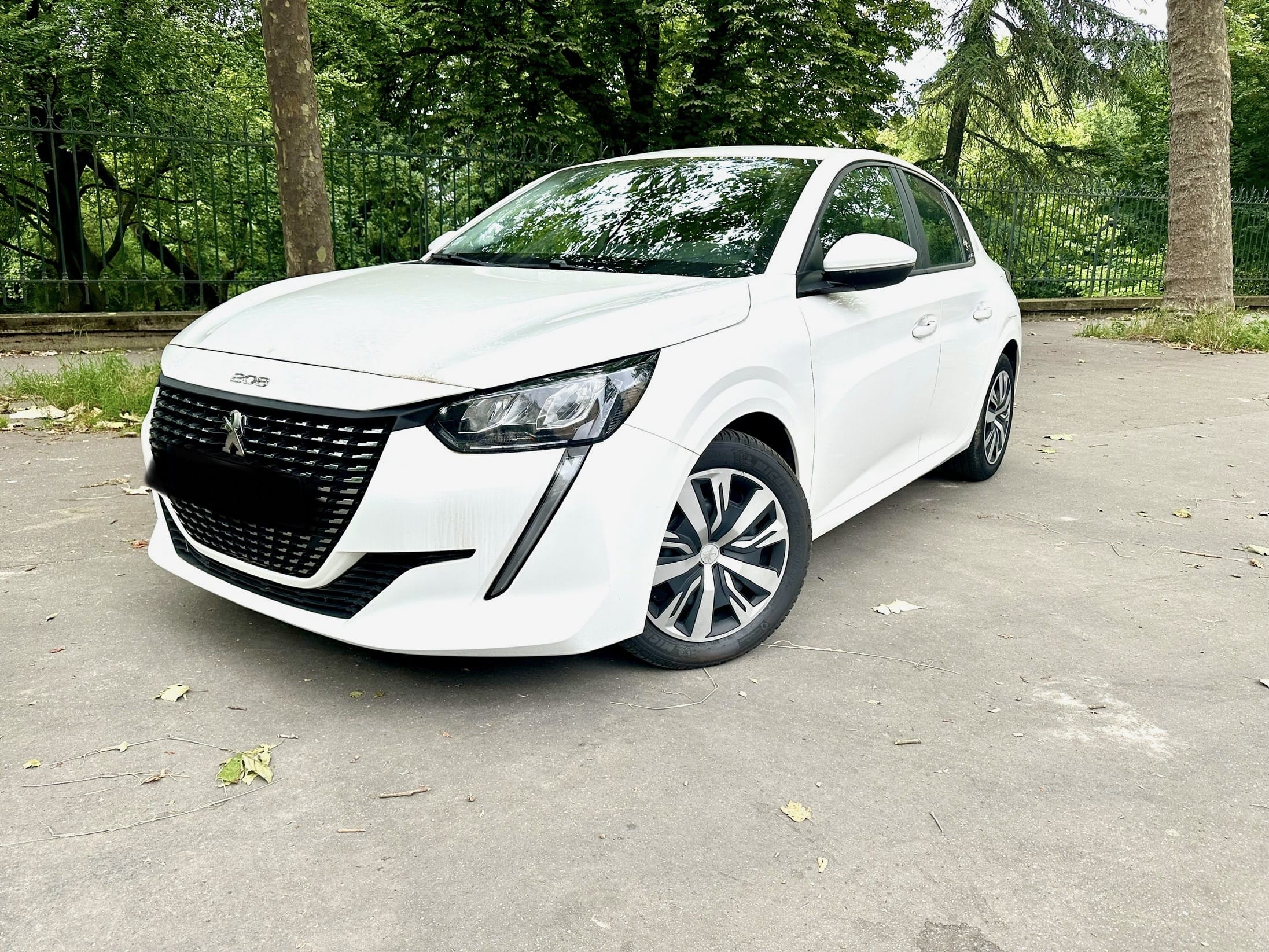 Peugeot 208 FQ641 avec Climatisation