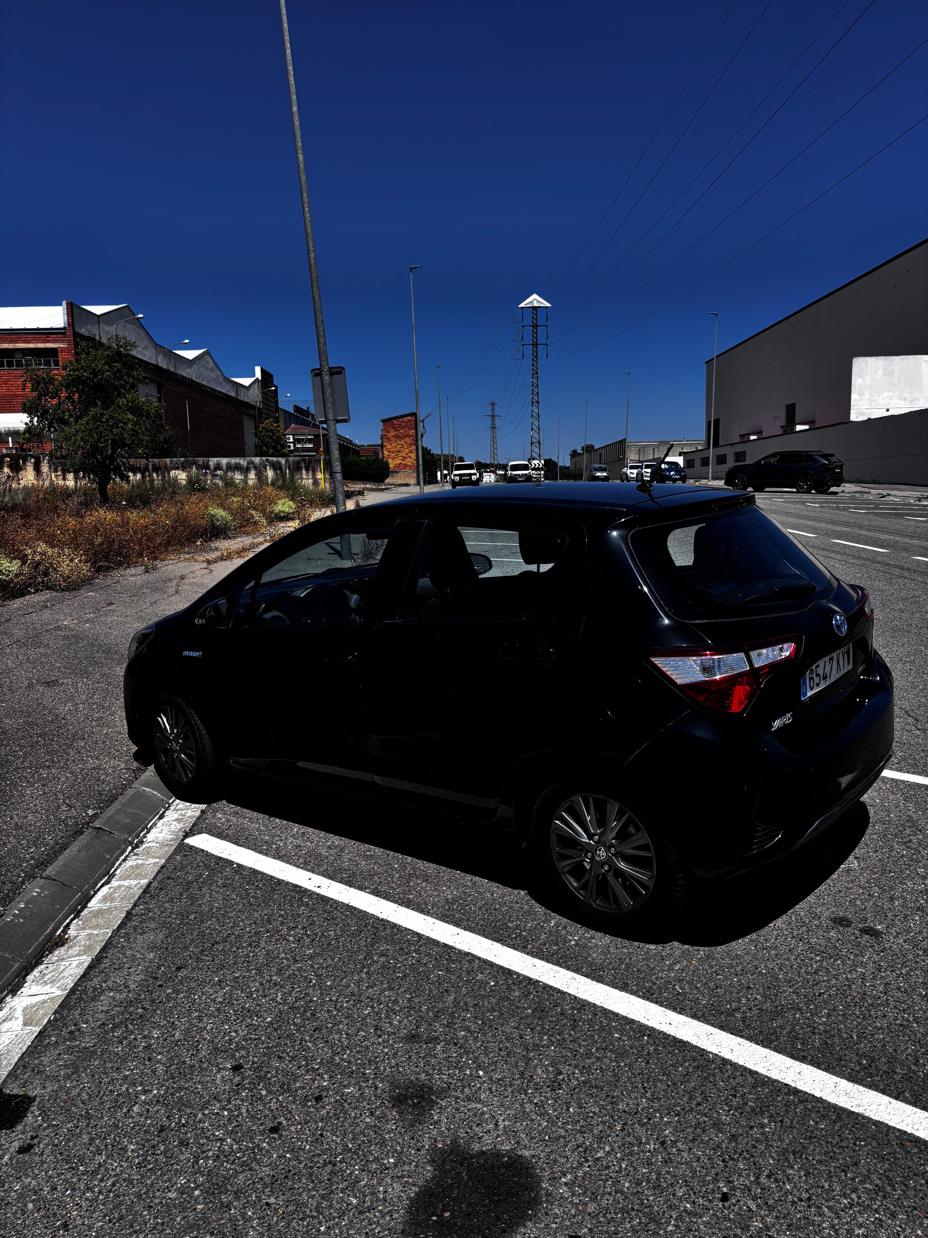 Toyota Yaris Híbrido mit Navigationsgerät
