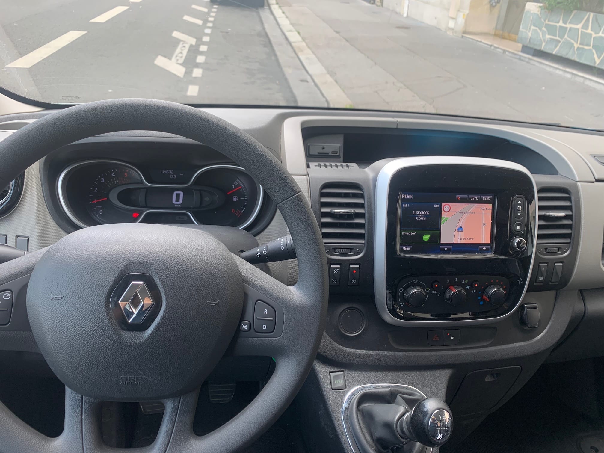 Renault Trafic 125cv 6 m3 - Clim - GPS - Bluetooth - Caméra - Radars - Diable avec Régulateur de vitesse