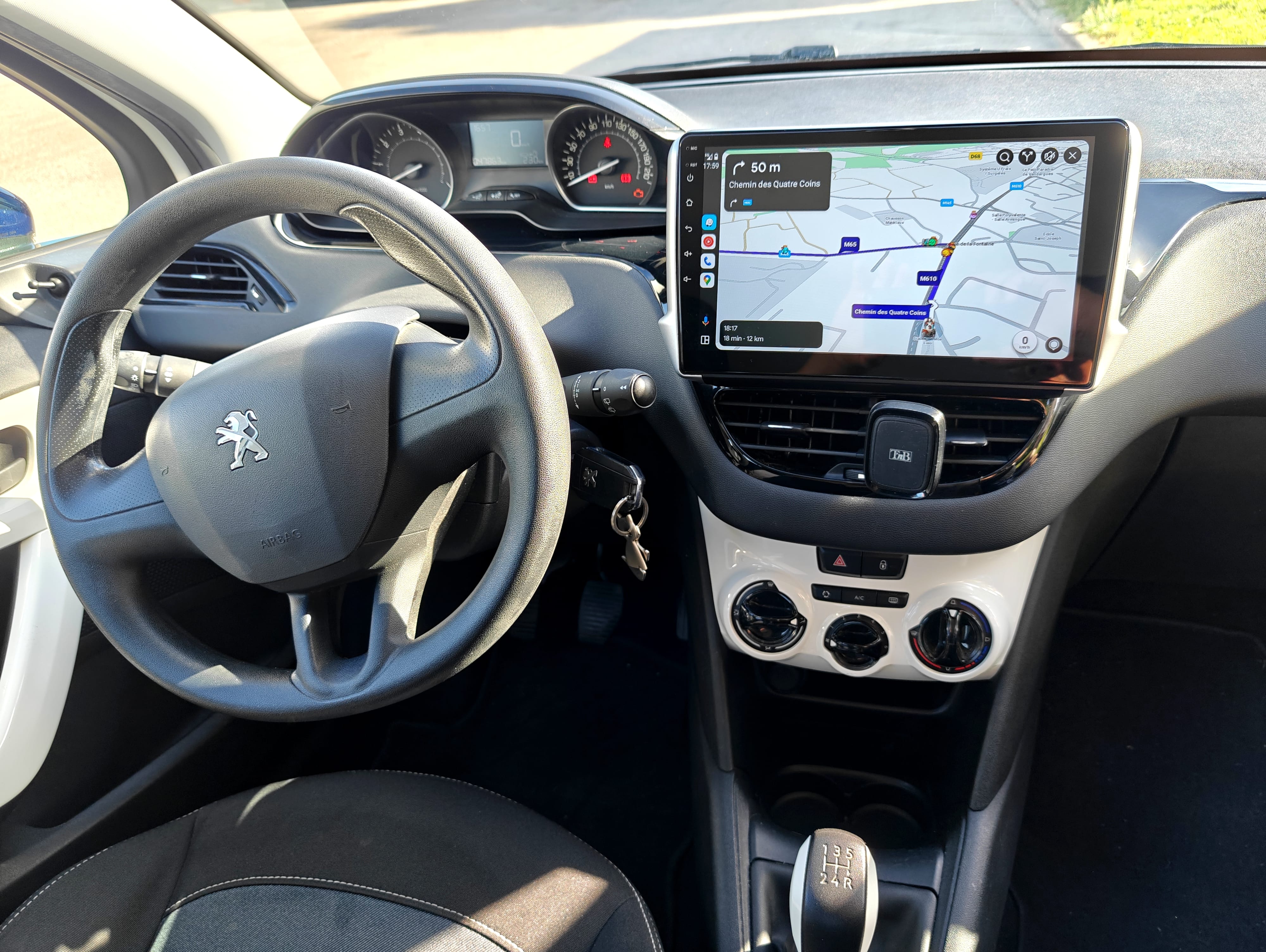 Peugeot 208 with Dashcam