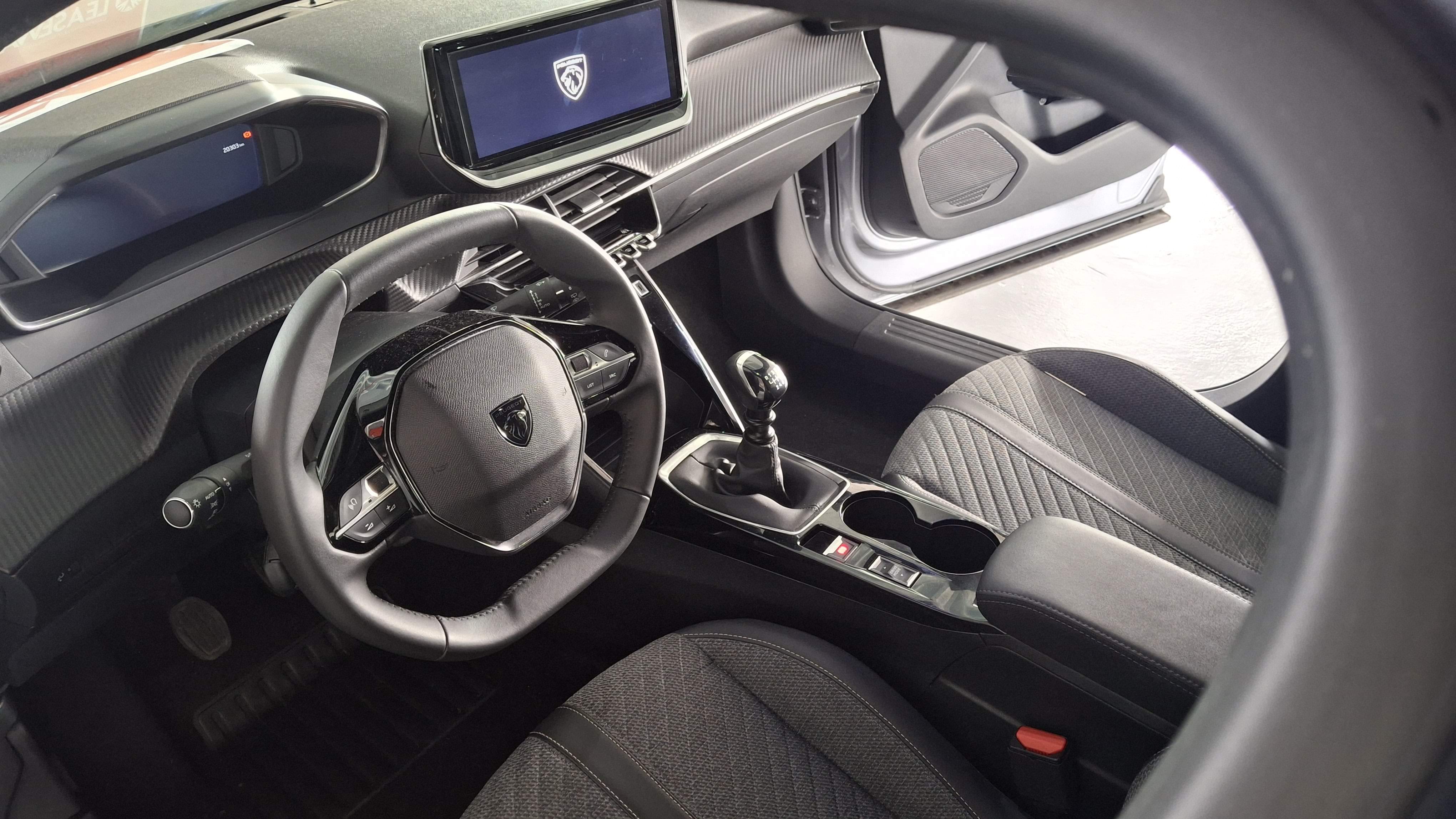 Peugeot 2008 Allure PureTech 100 S&S 6 Vel. MAN - 0784MPC med Apple CarPlay