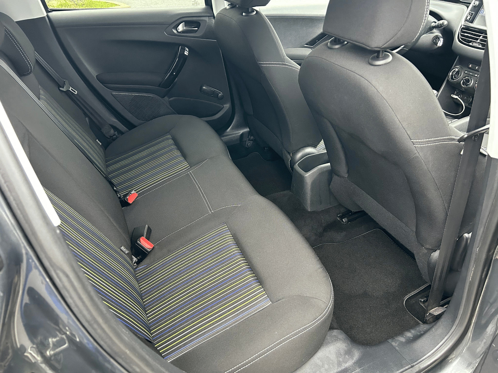 Peugeot 208 avec Entrée audio / iPod