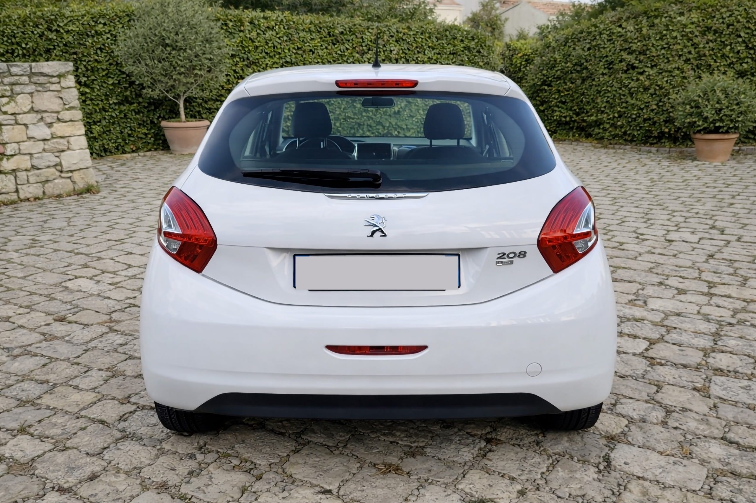 Peugeot 208 Société 1,6 HDI diesel 92 2 places Clim cache  baggages avec Autoradio