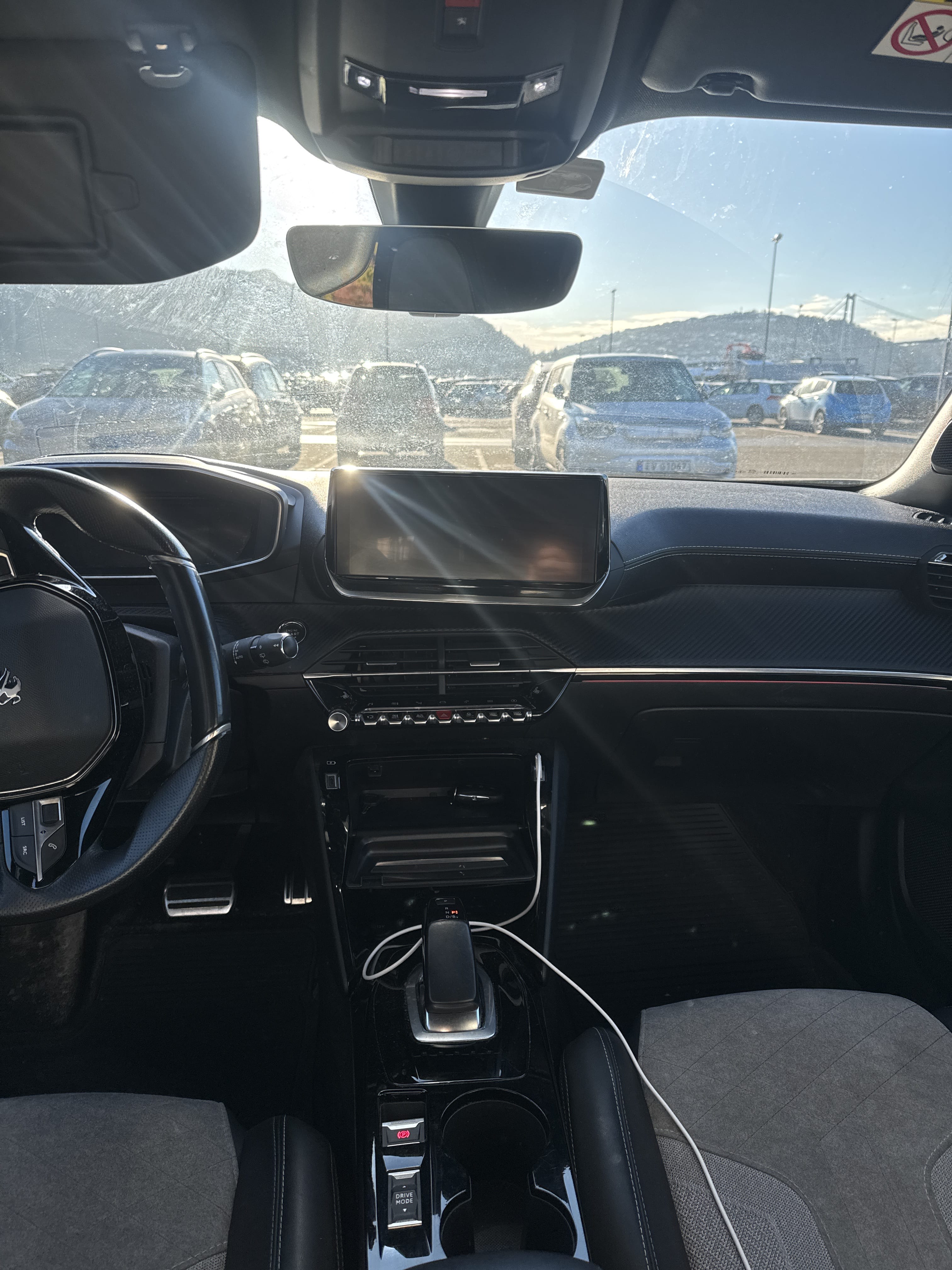 Peugeot e-2008 med GPS
