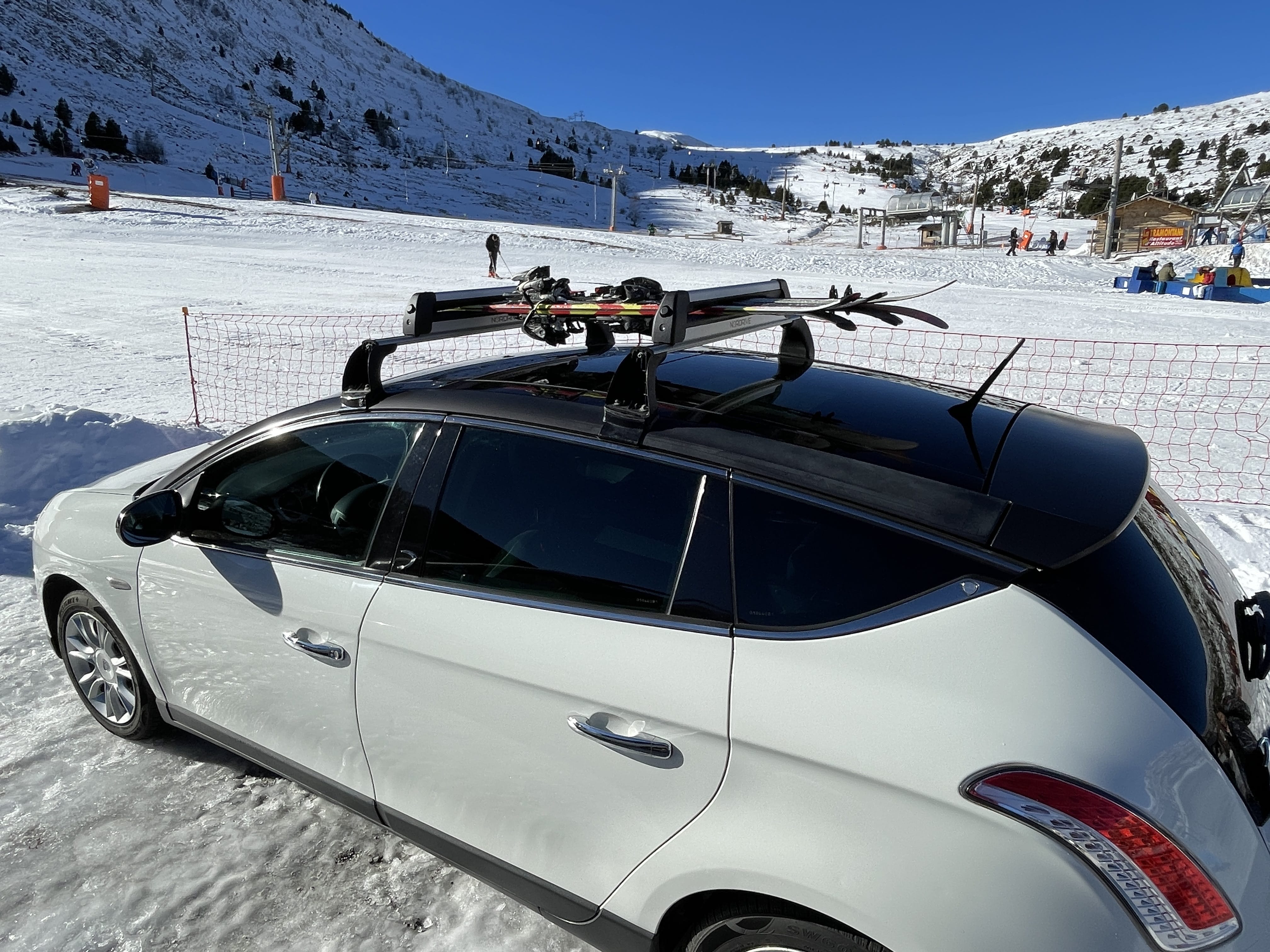 Lancia Delta 1,6 Multijet avec Pneus neige