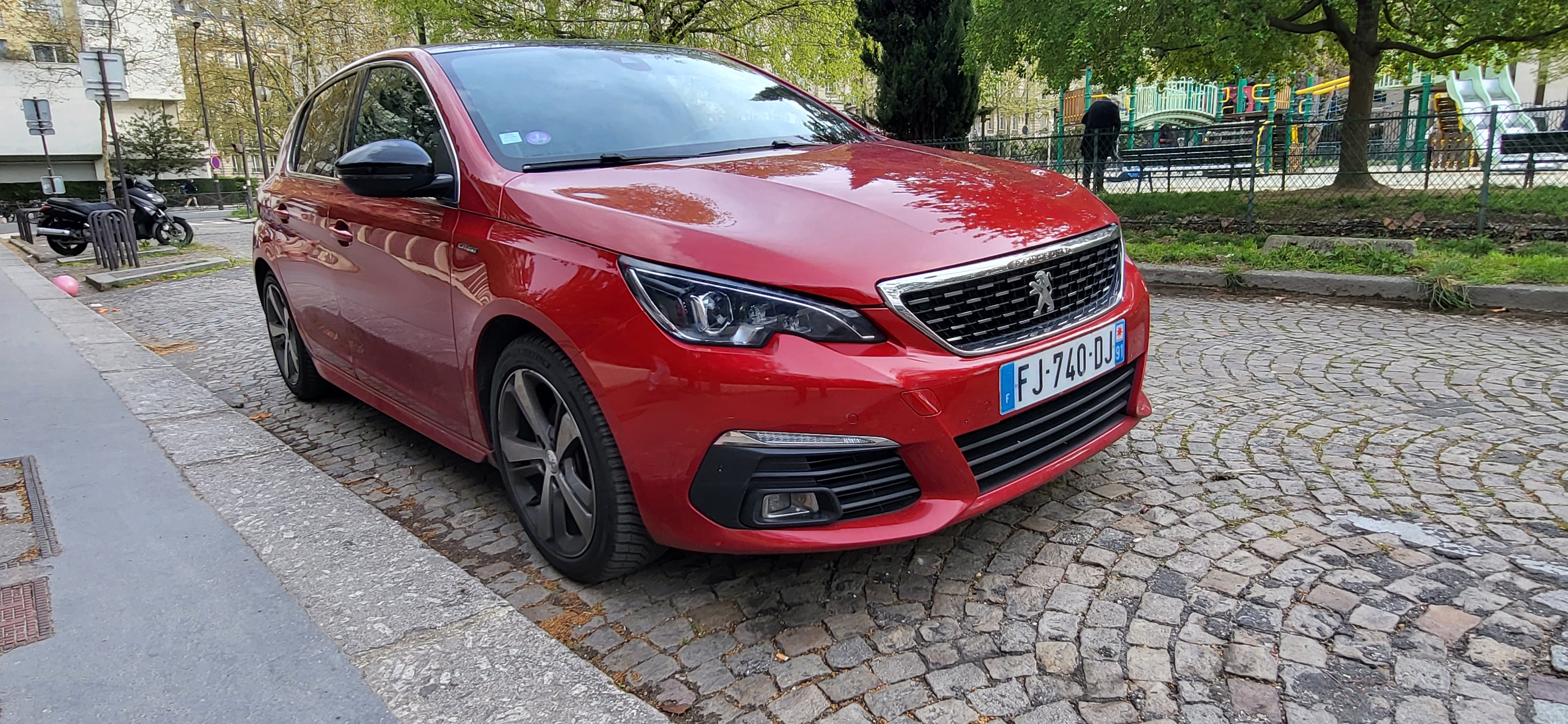 Peugeot 308 avec Apple CarPlay