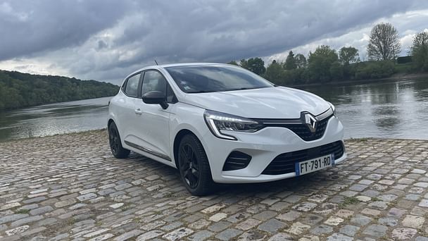 Renault Clio E-tech Louez la Renault Clio 5 E-Tech Hybride 140cv – Éco, Technologie & Confort à Bordeaux !, 2022, Essence 95 / Électrique (hybride), automatique