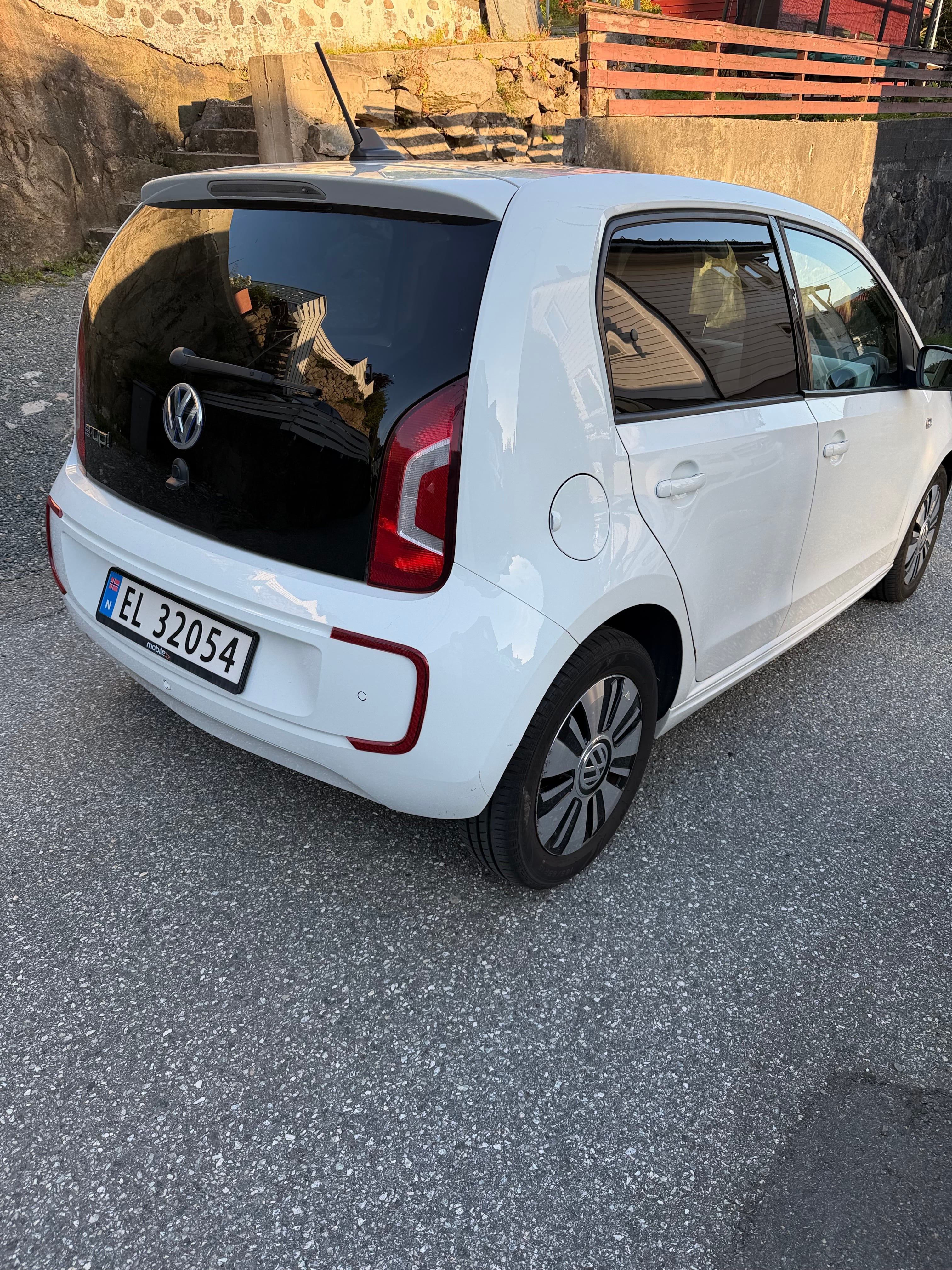 Volkswagen e-Up ! med Bluetooth audio