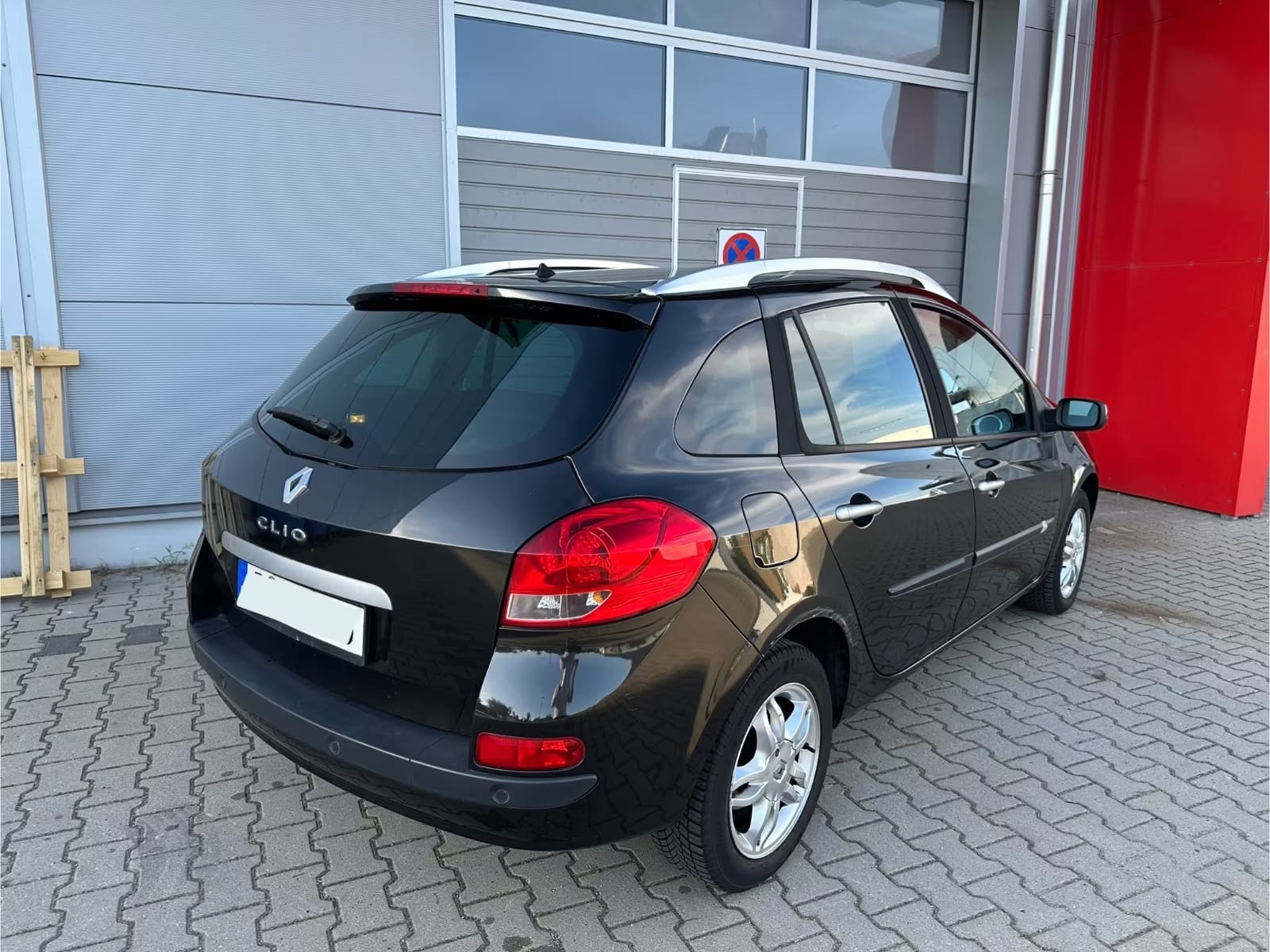 Renault Clio Grandtour Schwarz with Cruise control