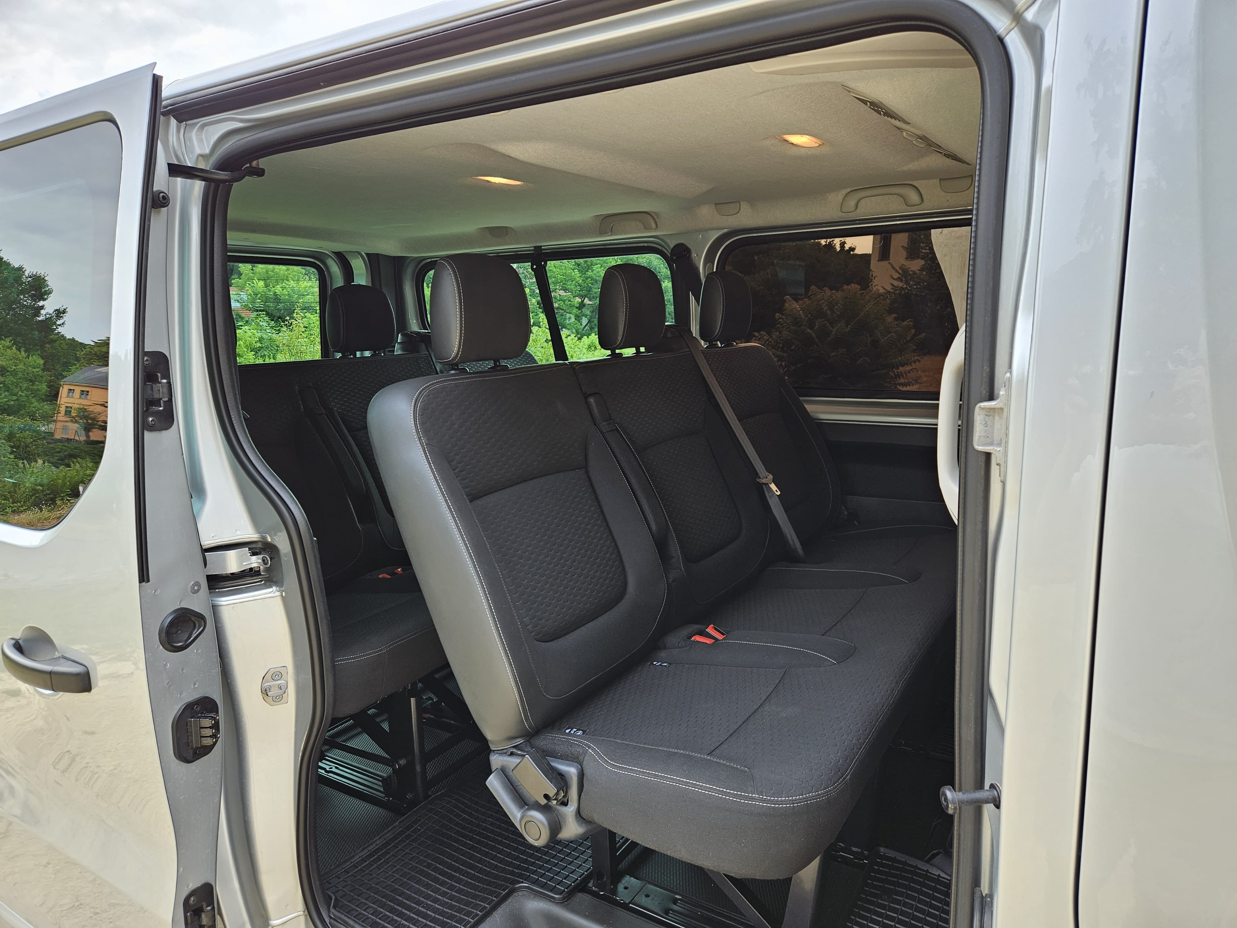 Opel Vivaro mit Audio-/iPod-Zugang