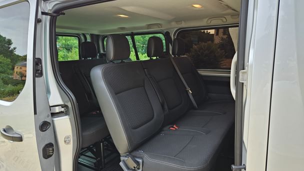 Opel Vivaro mit Audio-/iPod-Zugang