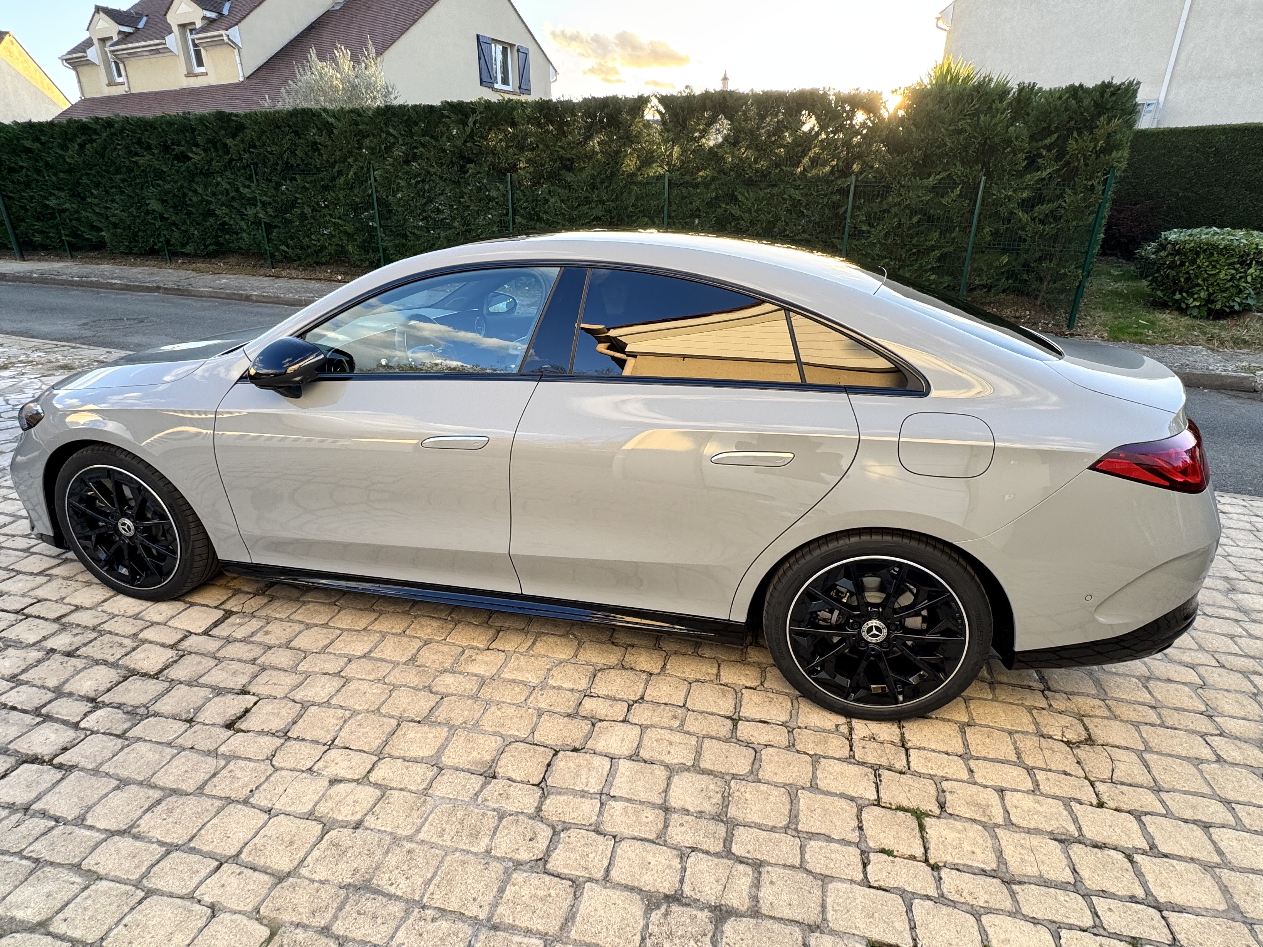 Mercedes-Benz CLA 200 avec Quatre roues motrices