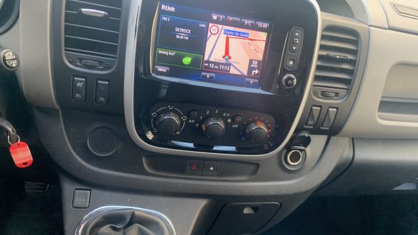 Renault Trafic 125cv 9 m3 - Clim - GPS - Bluetooth - Caméra - Radars - Diable avec Entrée audio / iPod