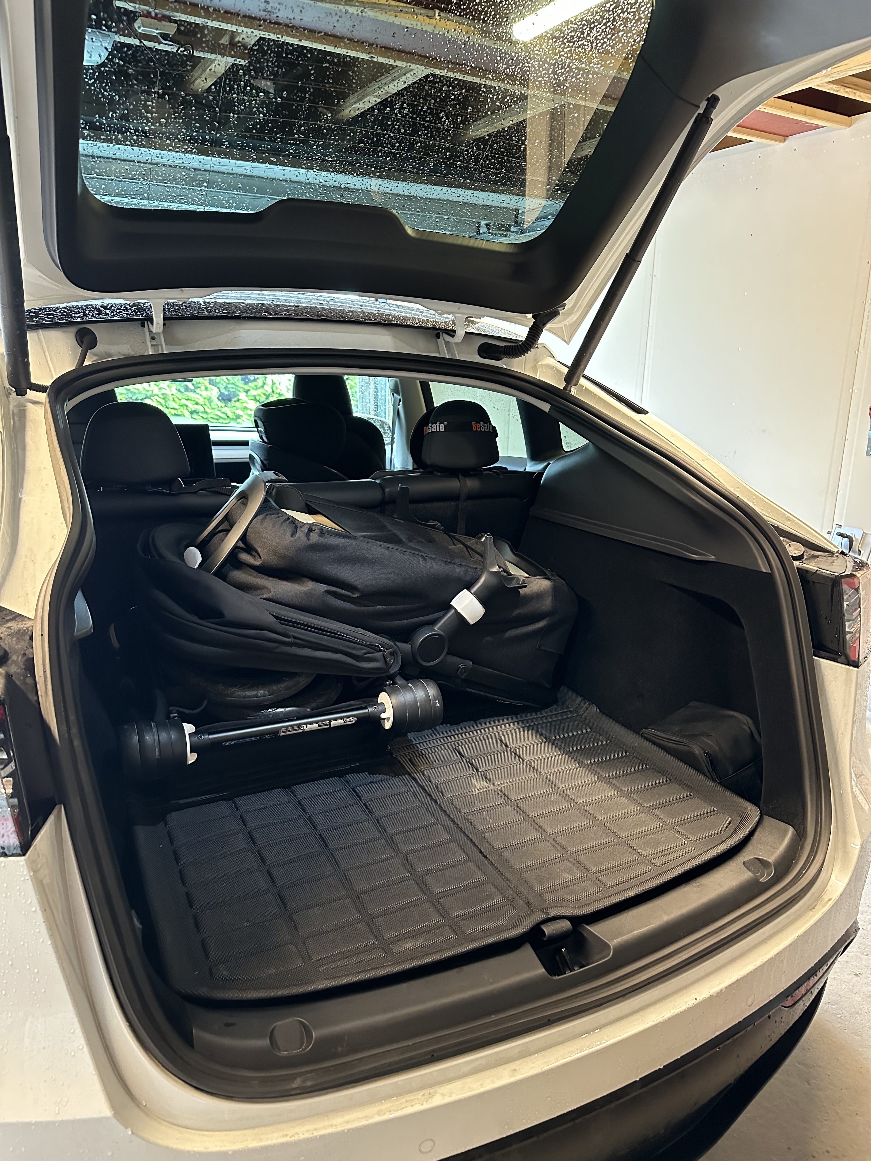 Tesla Model Y Performance med Cruisekontroll
