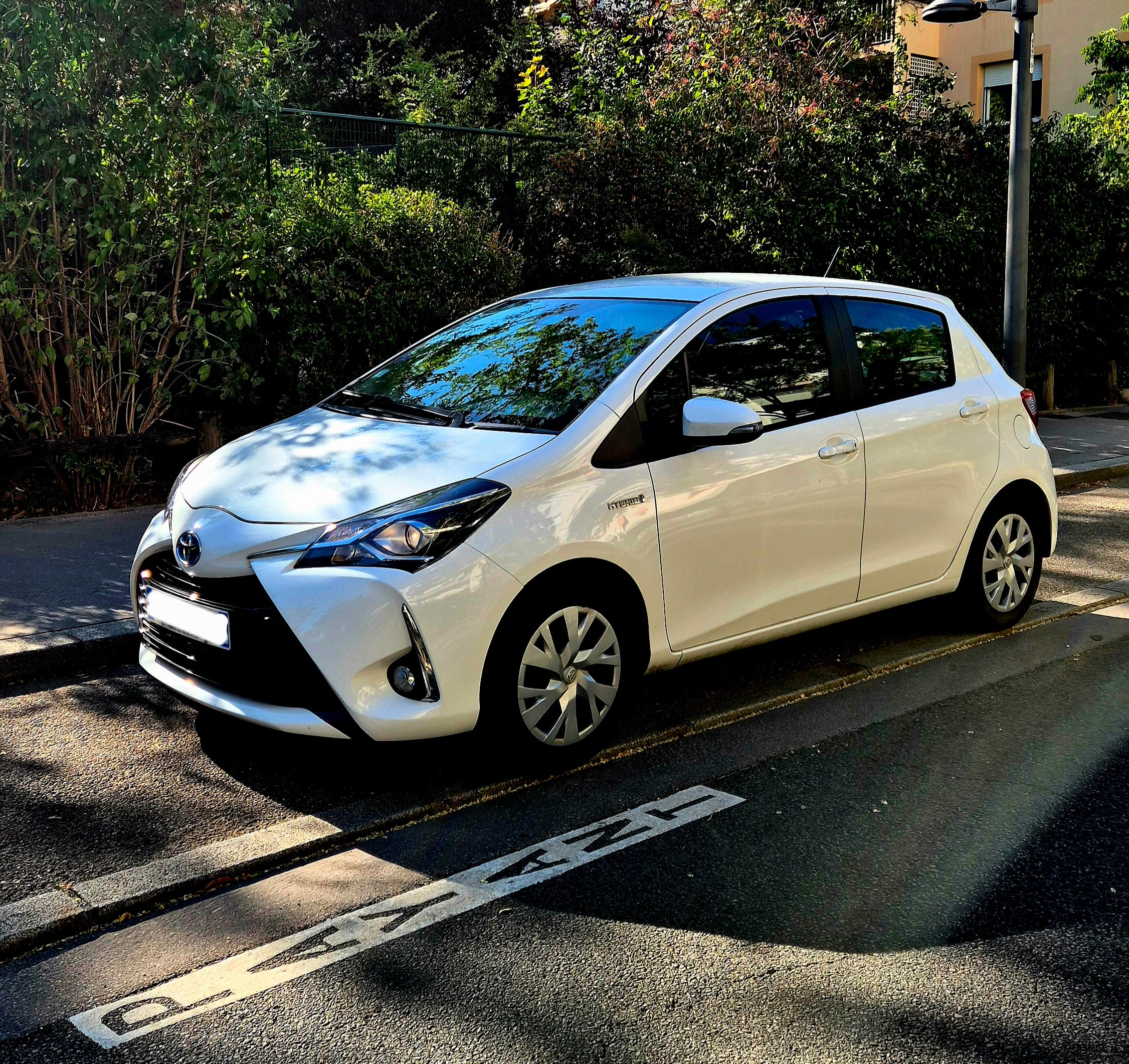 Toyota Yaris, 2019, Essence 95 / Électrique (hybride), automatique