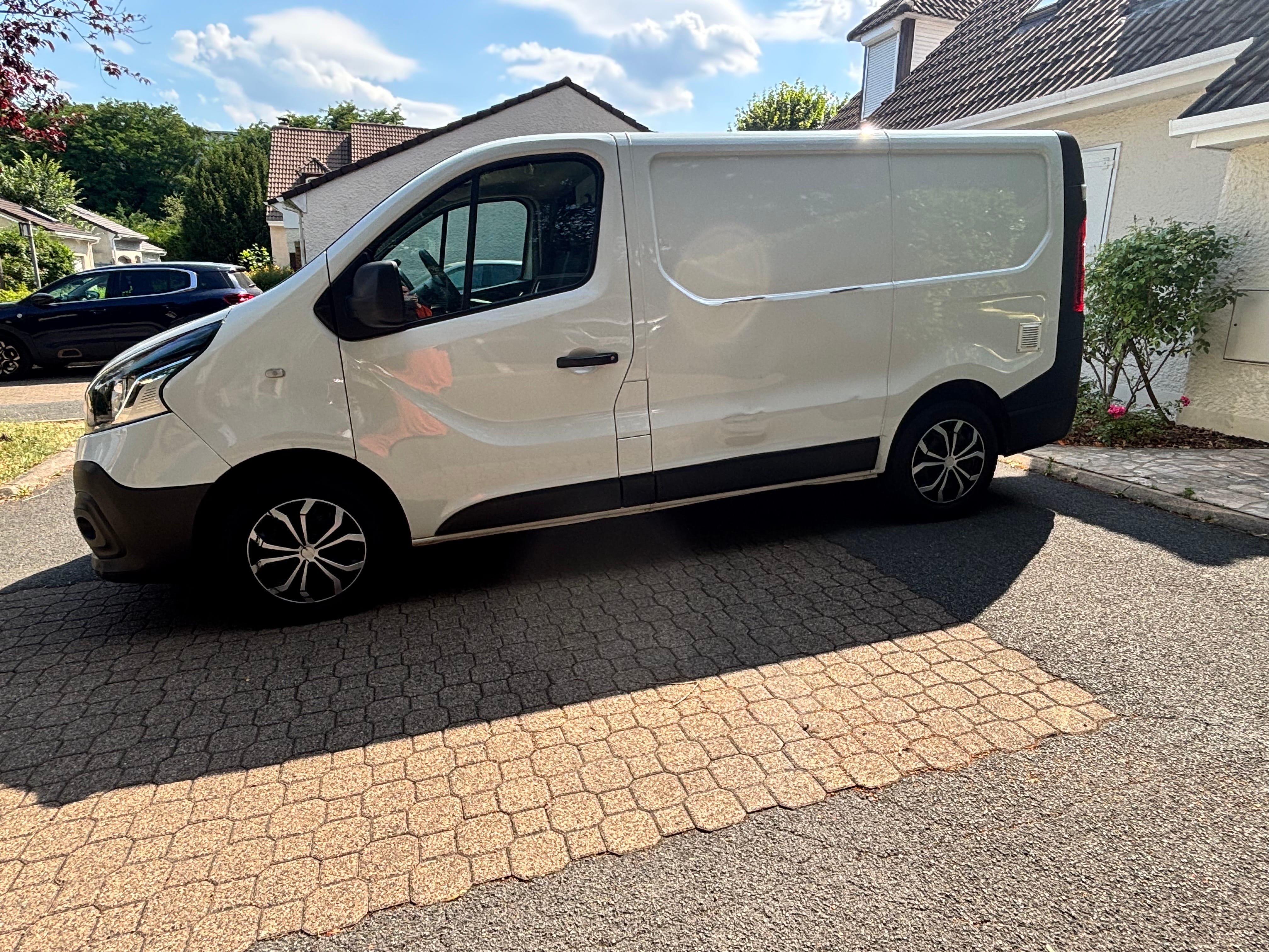 Renault Trafic fontenay-aux-roses rer avec Climatisation