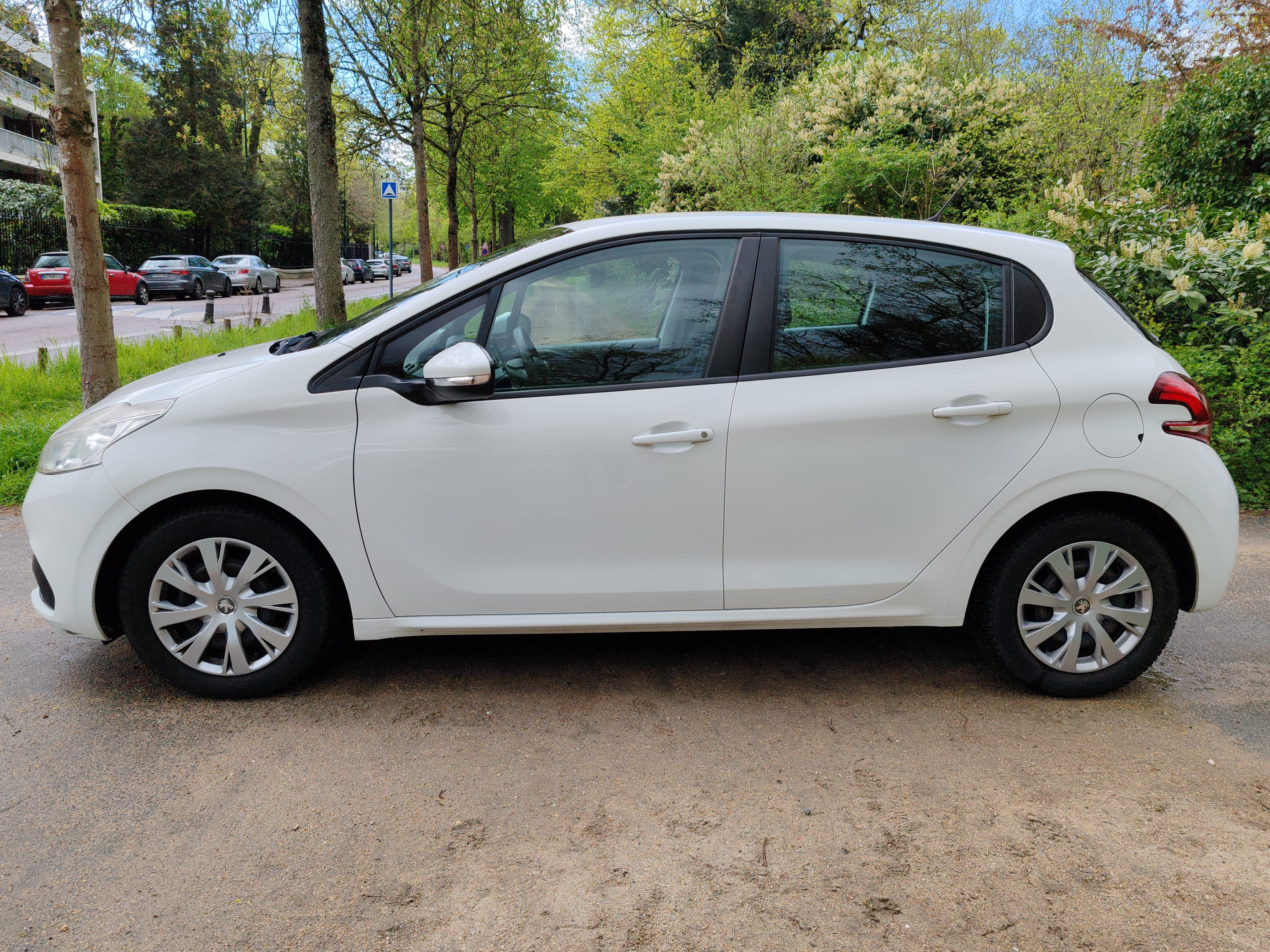 Peugeot 208 Essence avec Android Auto