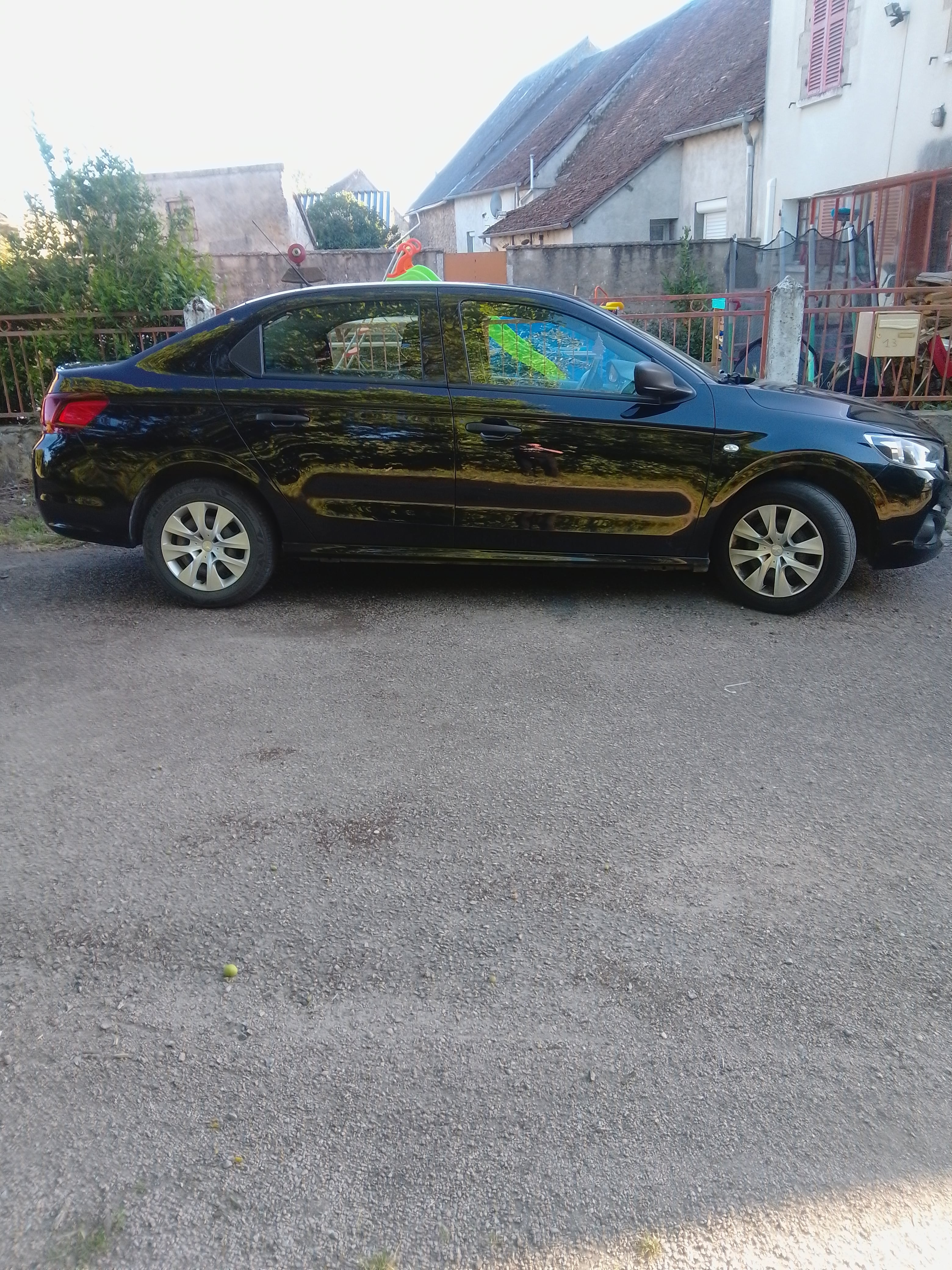 Peugeot 301 1,5 HDI avec Climatisation
