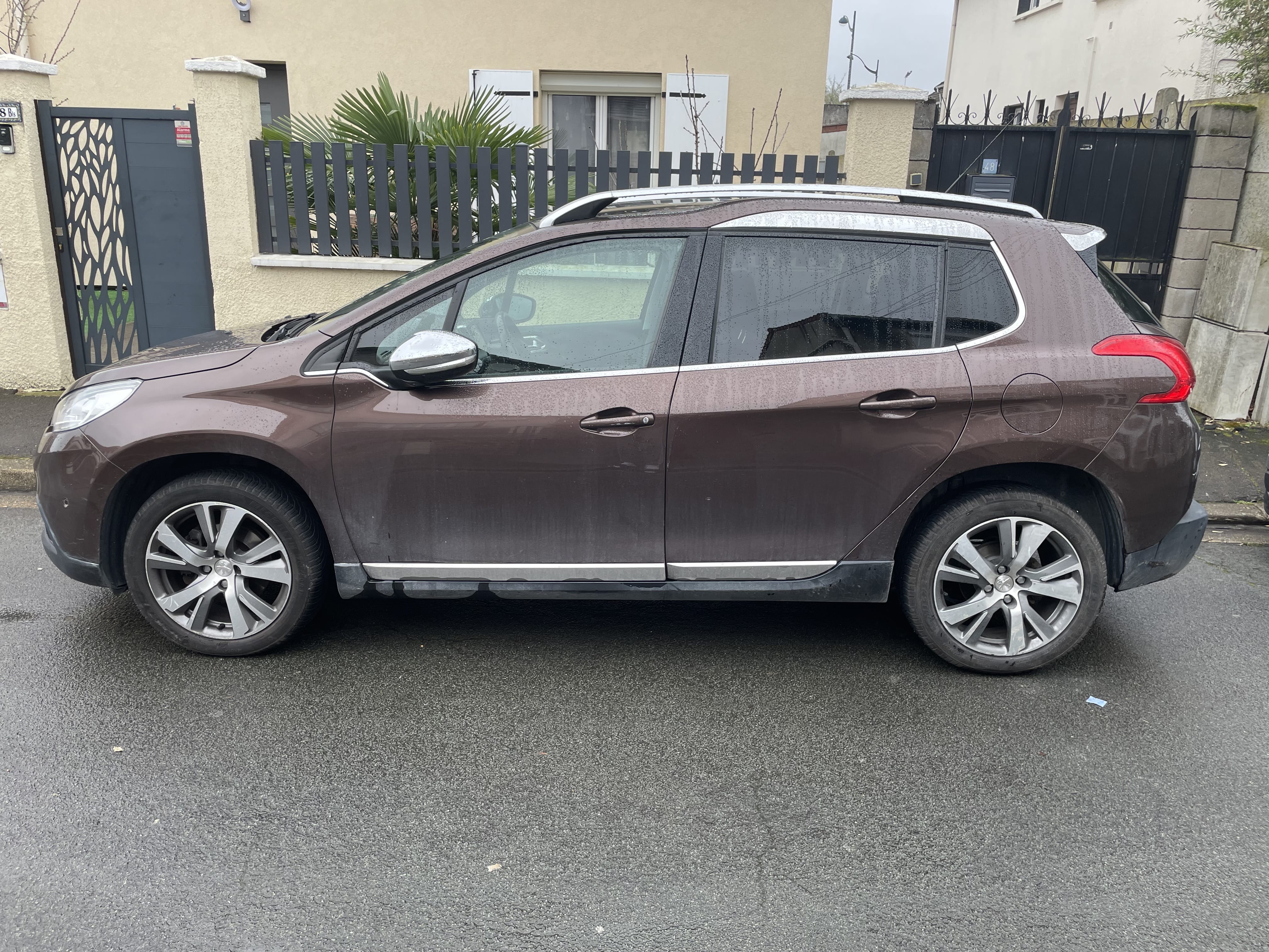 Peugeot e-2008 avec Climatisation