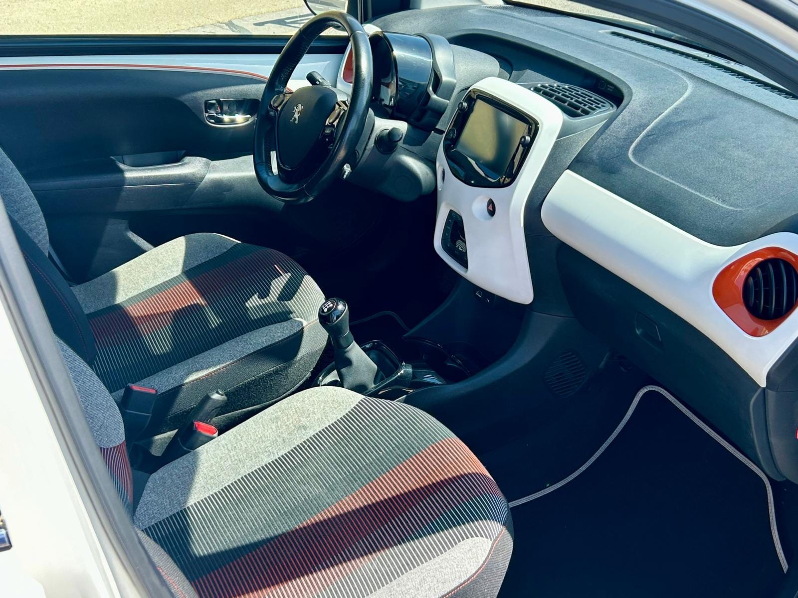 Peugeot 108 Cabriolet avec Régulateur de vitesse