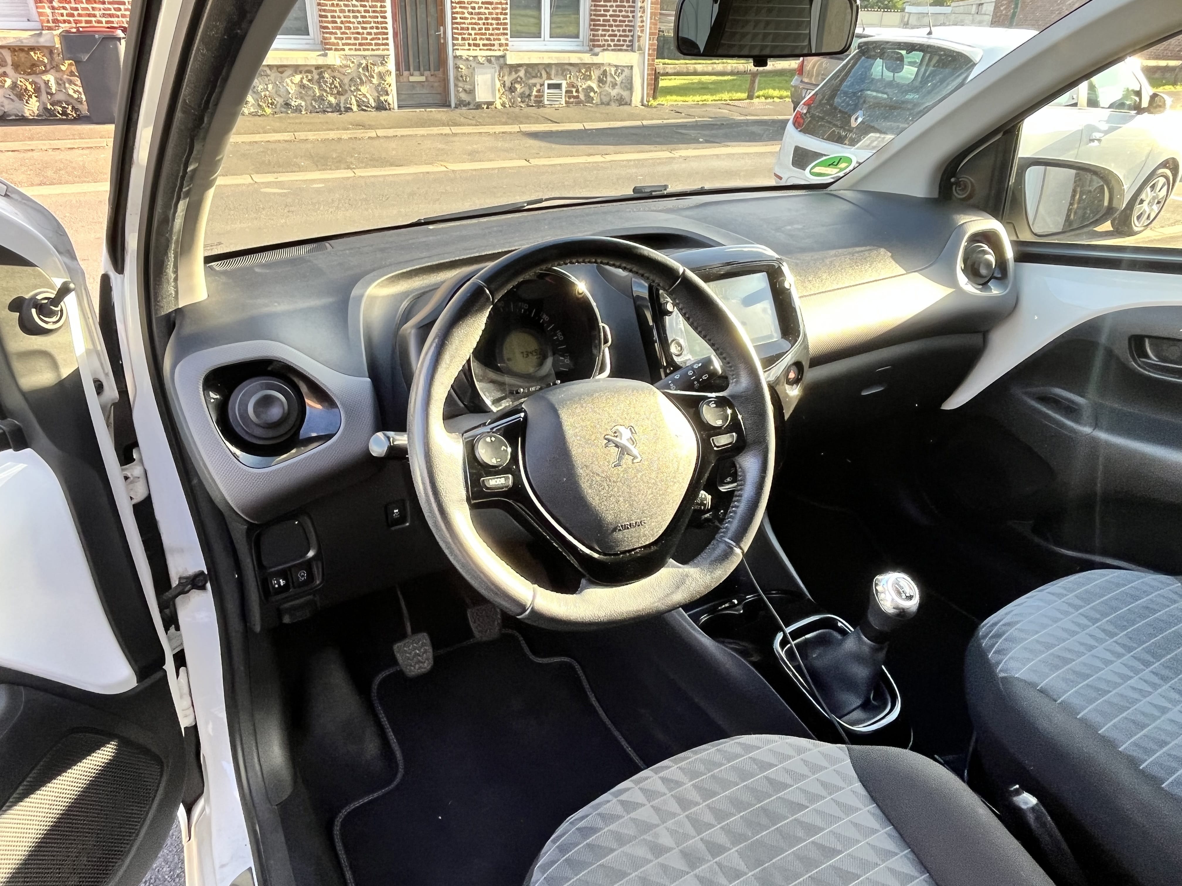 Peugeot 108 1.0 ess avec Audio Bluetooth