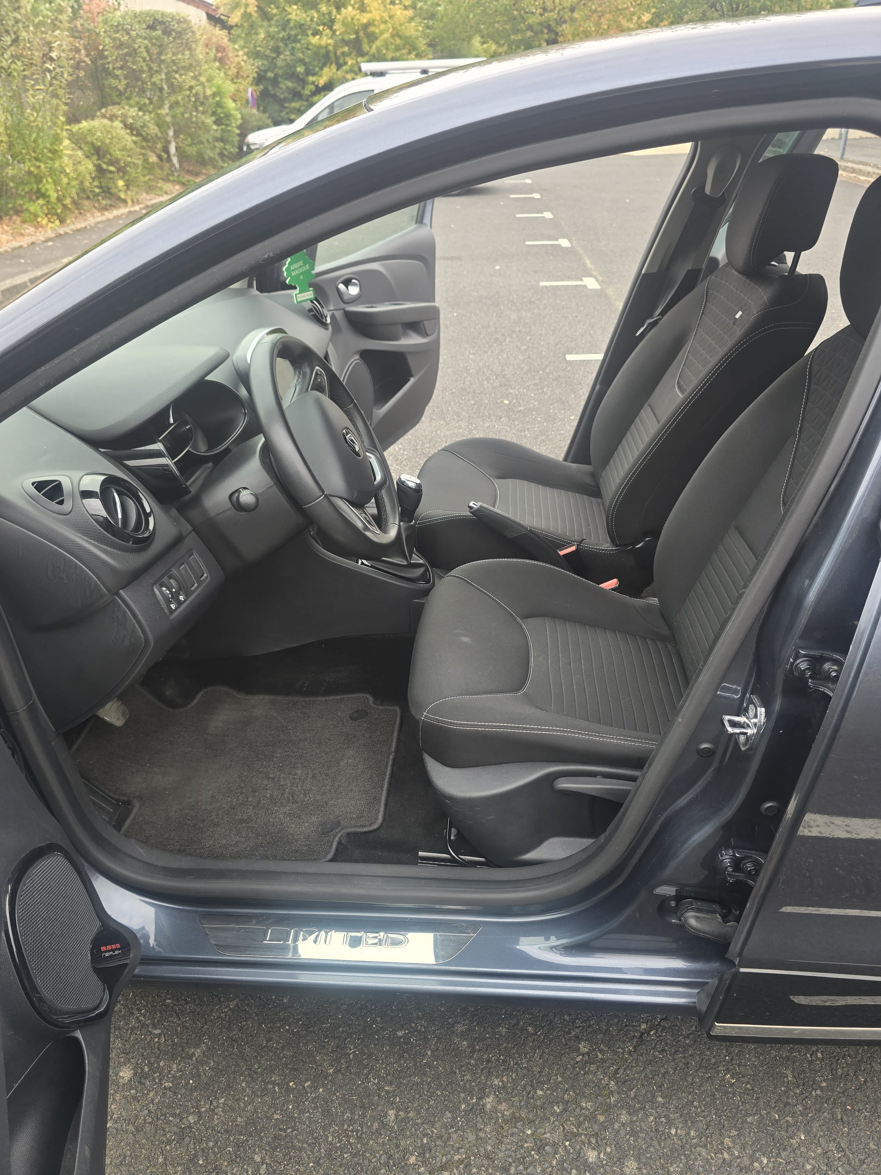 Renault Clio avec Entrée audio / iPod