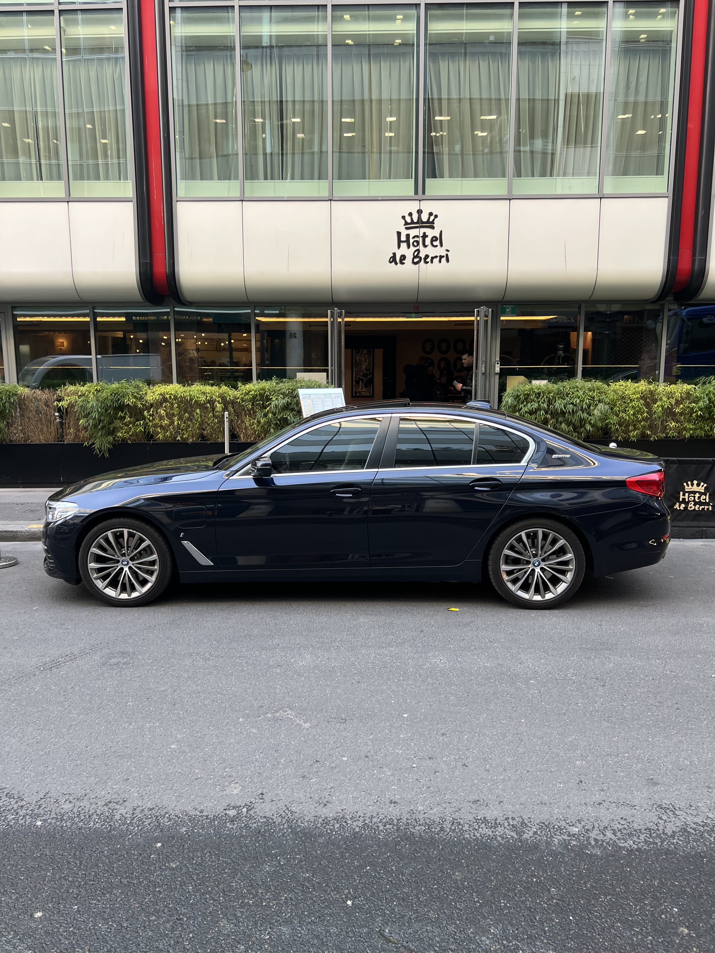 BMW Série 5, 2018, Essence 95 / Électrique (hybride), automatique