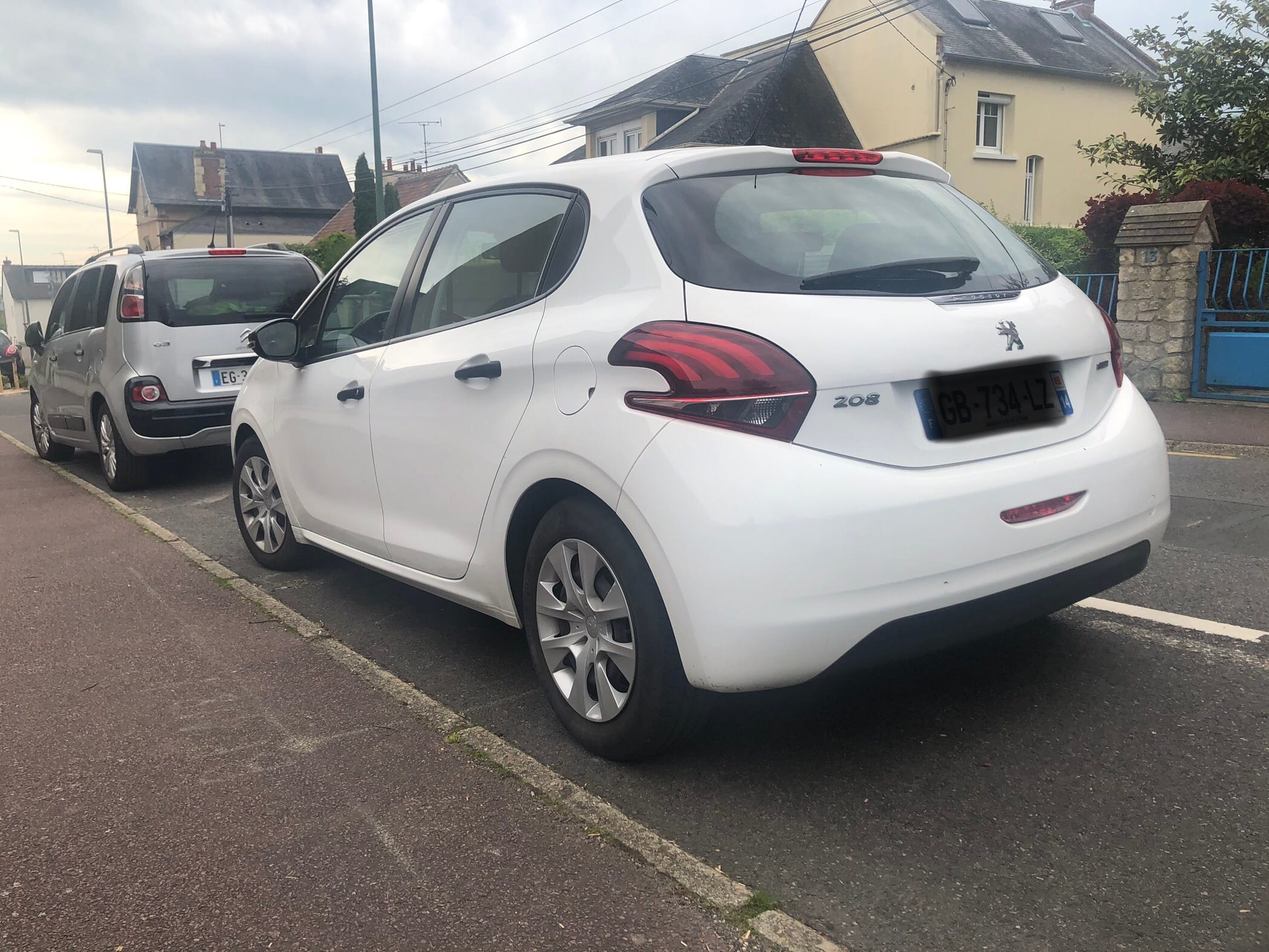Peugeot 208 avec Siège bébé