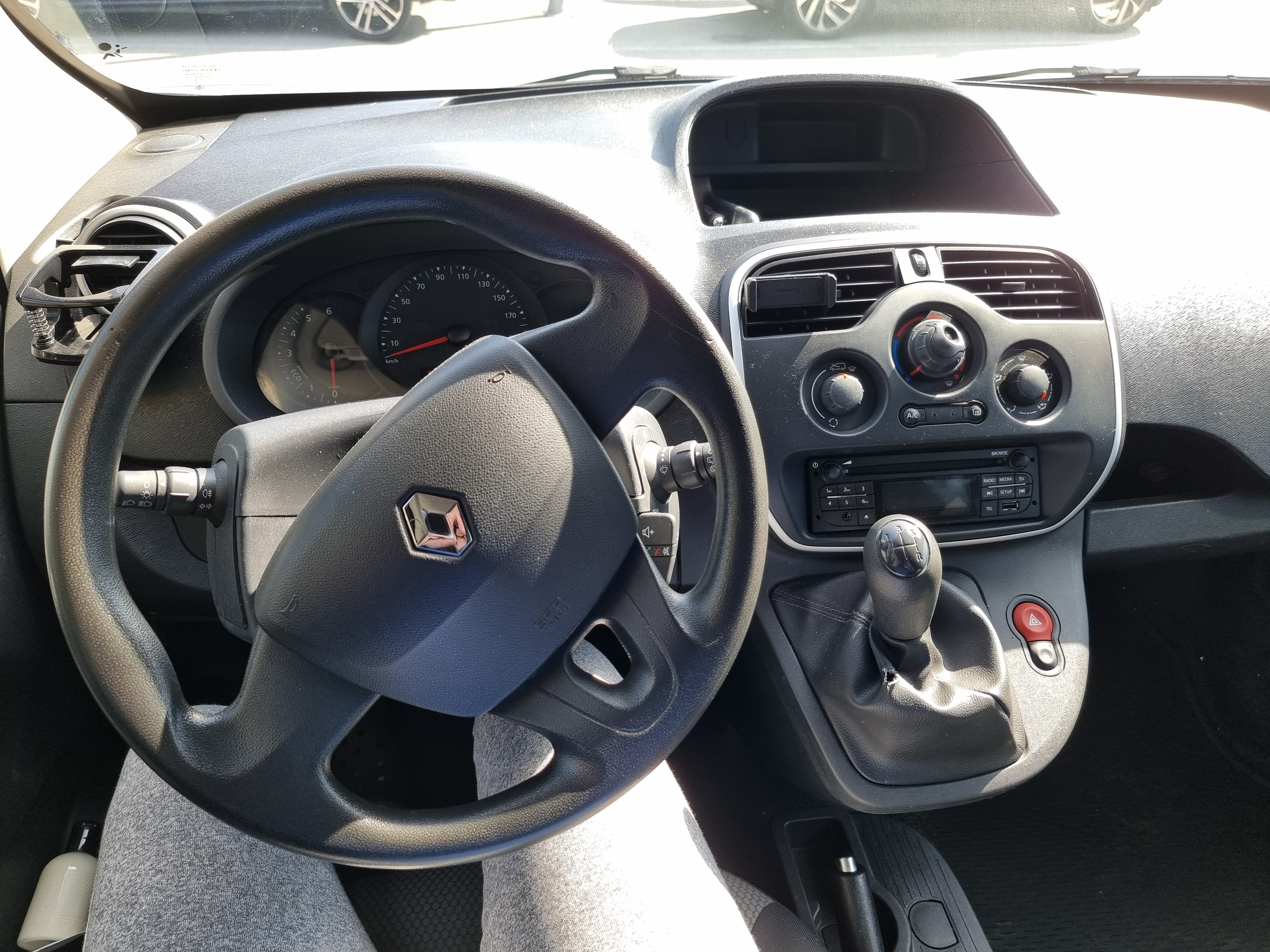 Renault Kangoo Varebil 1.5 Diesel, Manual, 4mc2, 3 seats, freecamping possible with Snow tires