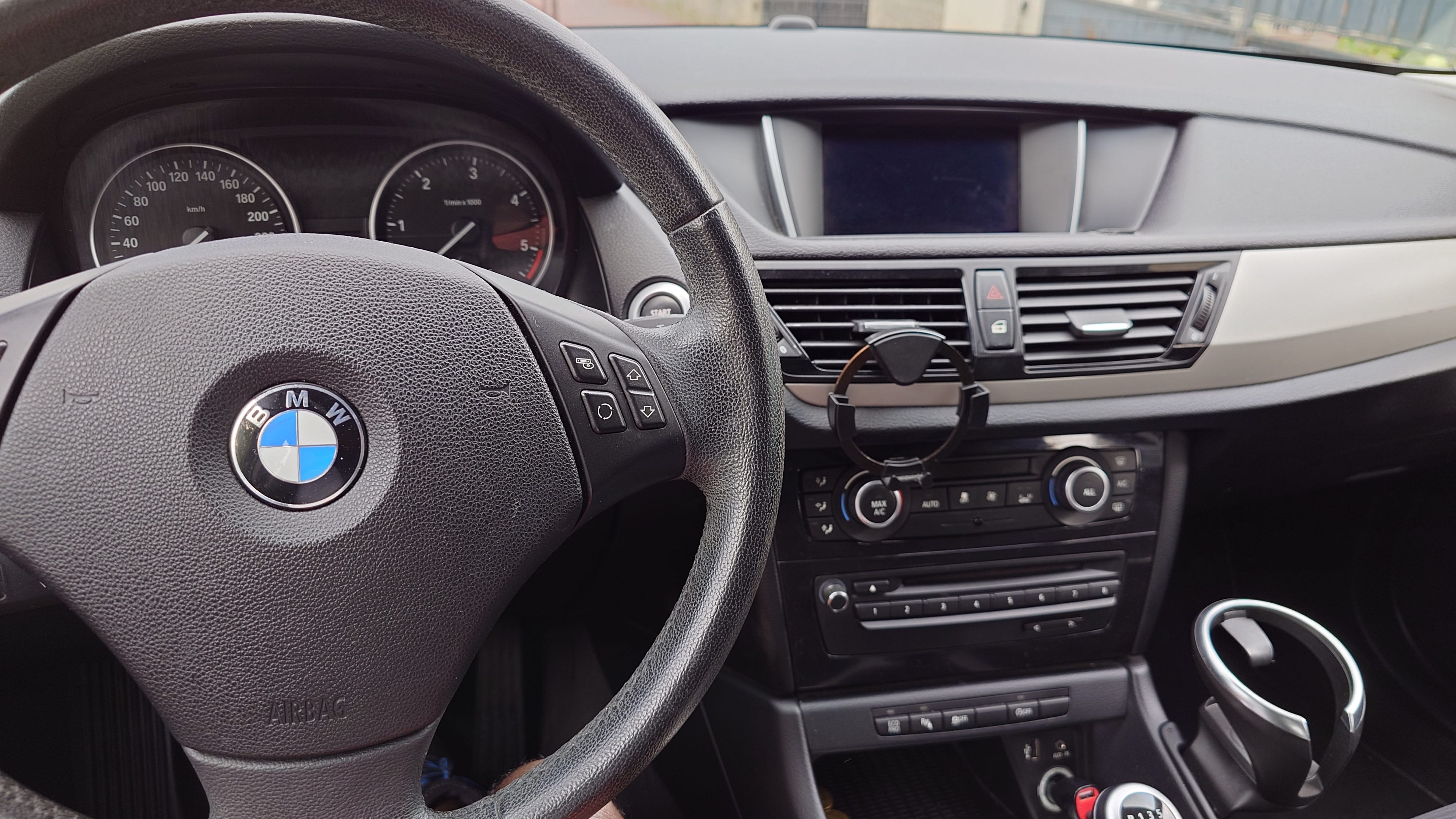 BMW X1 sDrive16d avec Audio Bluetooth