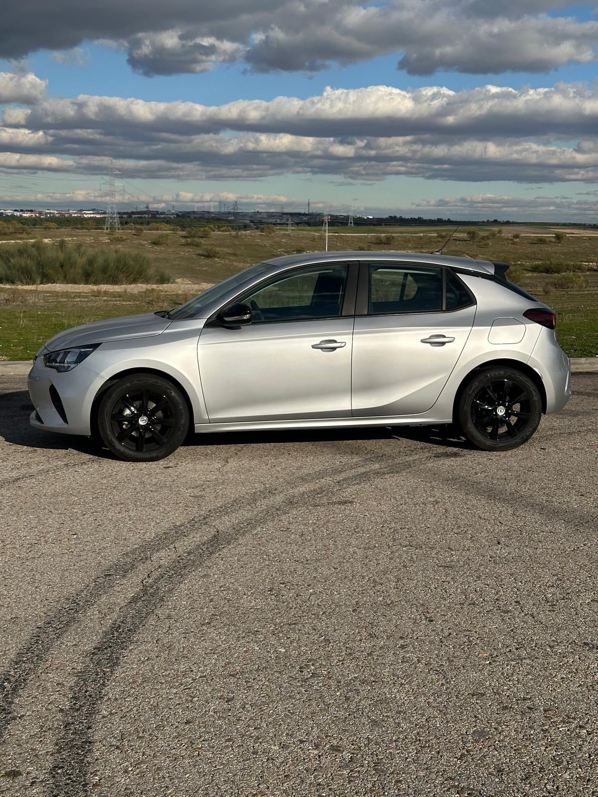Opel Corsa Moderno, cómodo y económico – Opel Corsa 2022 en Poble Sec, 2022, Gasolina 95