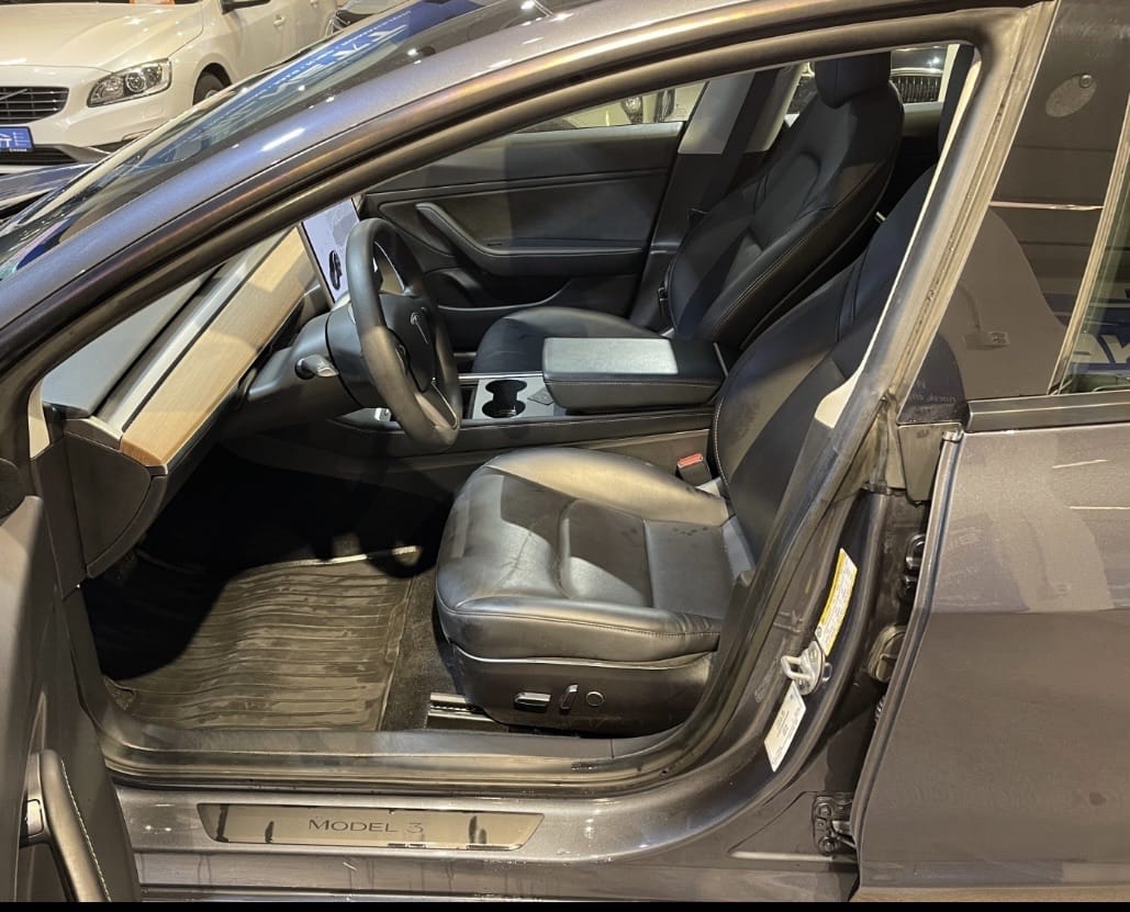 Tesla Model 3 Long Range med Cruisekontroll
