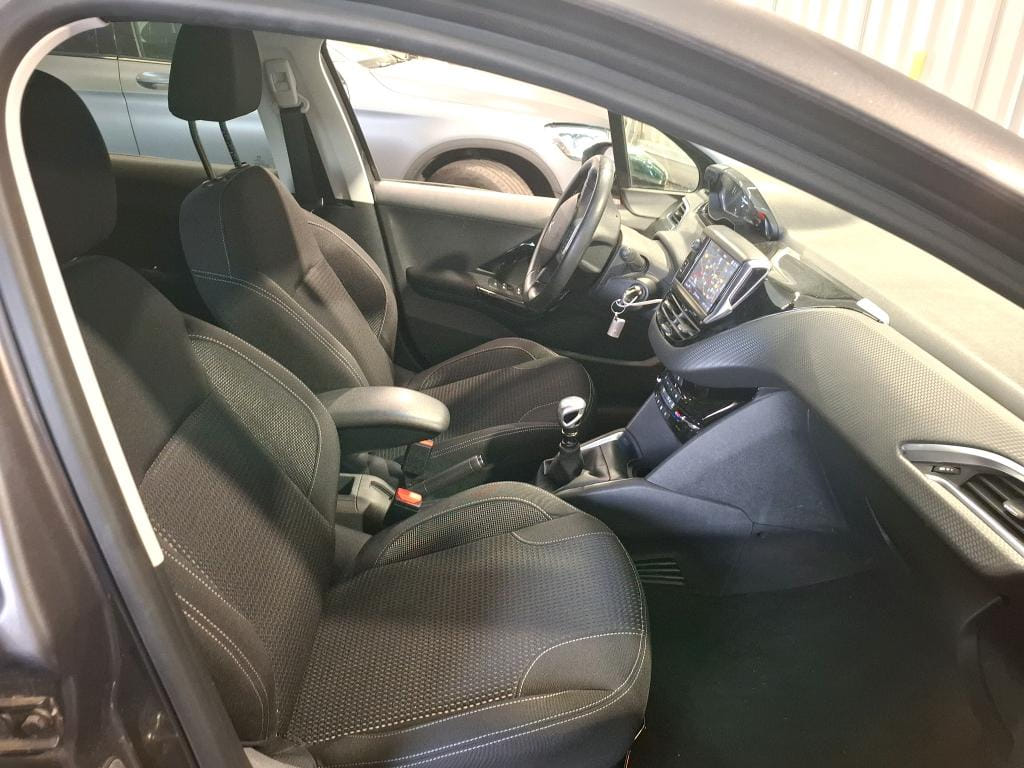 Peugeot 208 avec Régulateur de vitesse