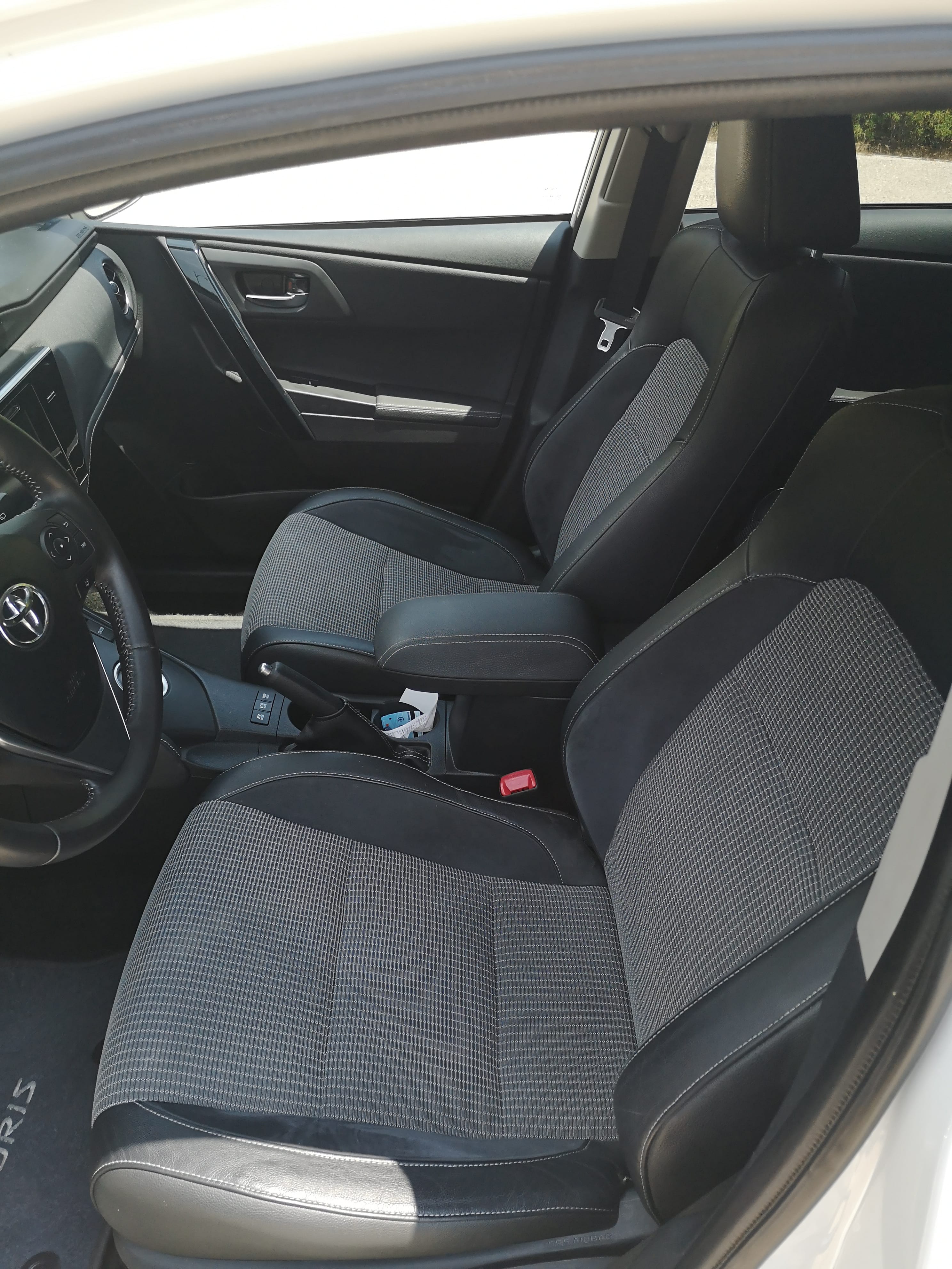 Toyota Auris Hybrid 136 HSD Automatique avec GPS