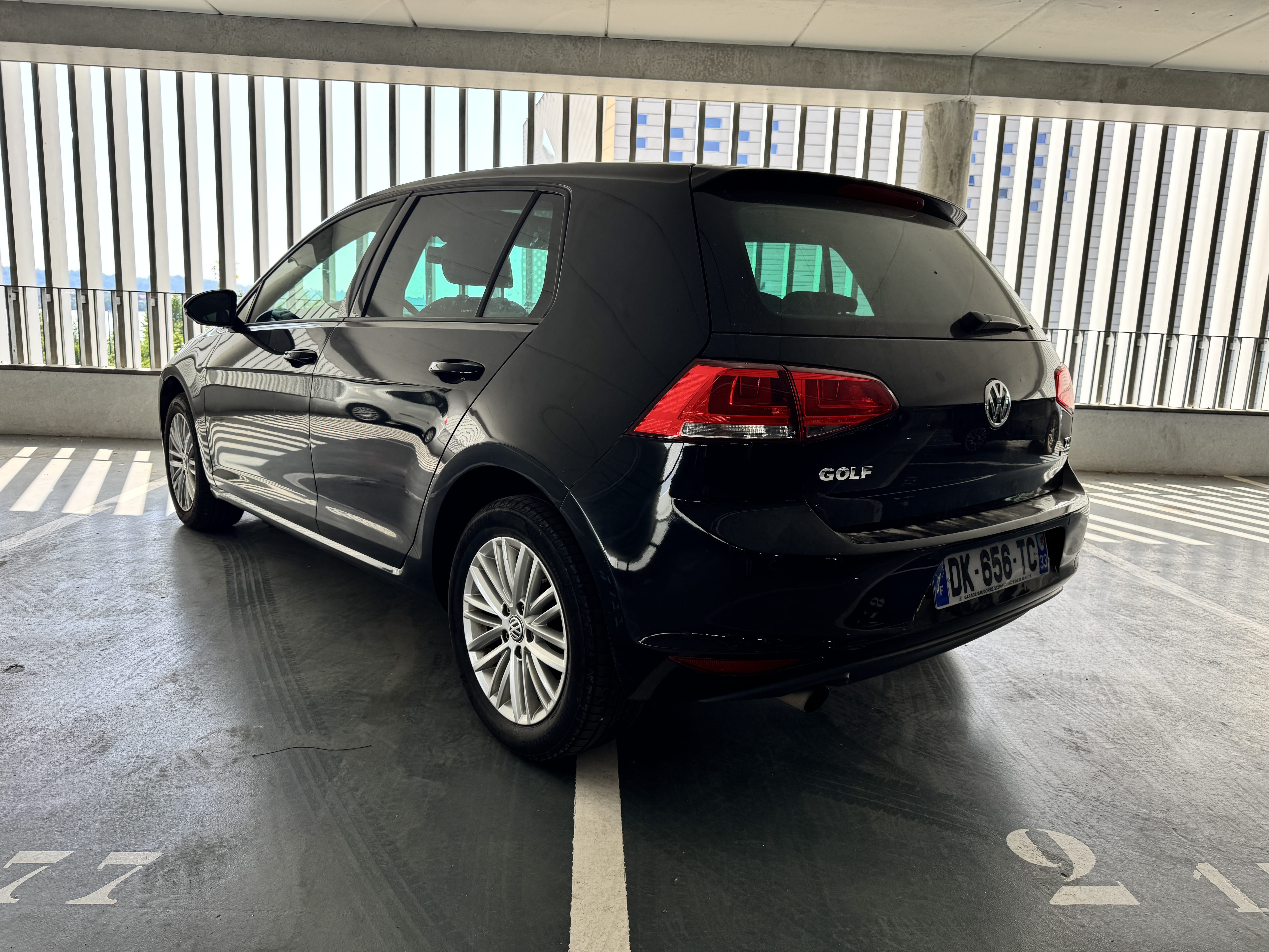 Volkswagen Golf  Louez la Golf Diesel DSG CUP – Sportivité, Confort et Économie en Boîte Automatique ! avec Climatisation