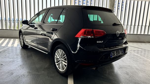 Volkswagen Golf Louez la Golf Diesel DSG CUP – Sportivité, Confort et Économie en Boîte Automatique ! avec Climatisation