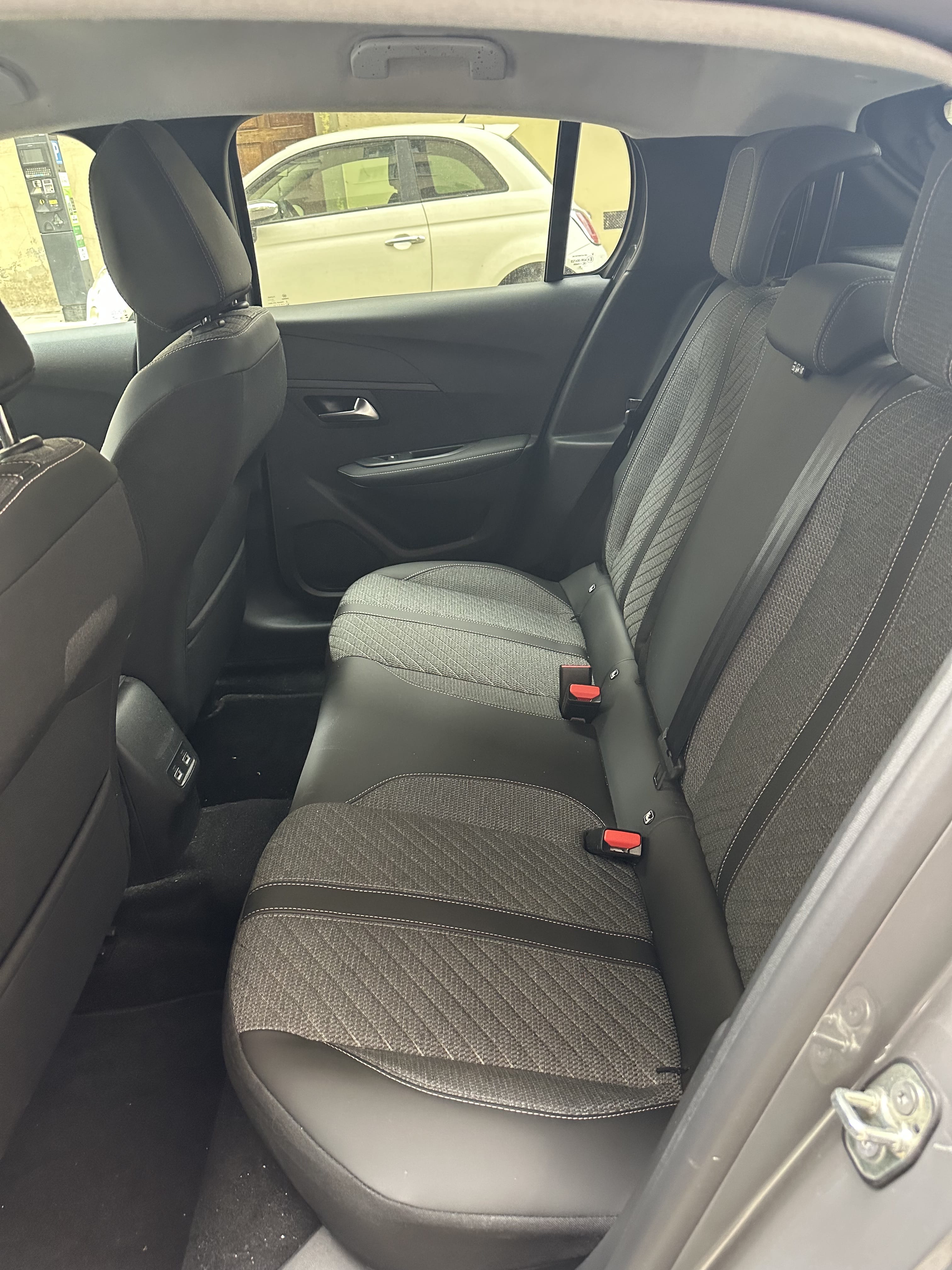 Peugeot 208 avec Apple CarPlay
