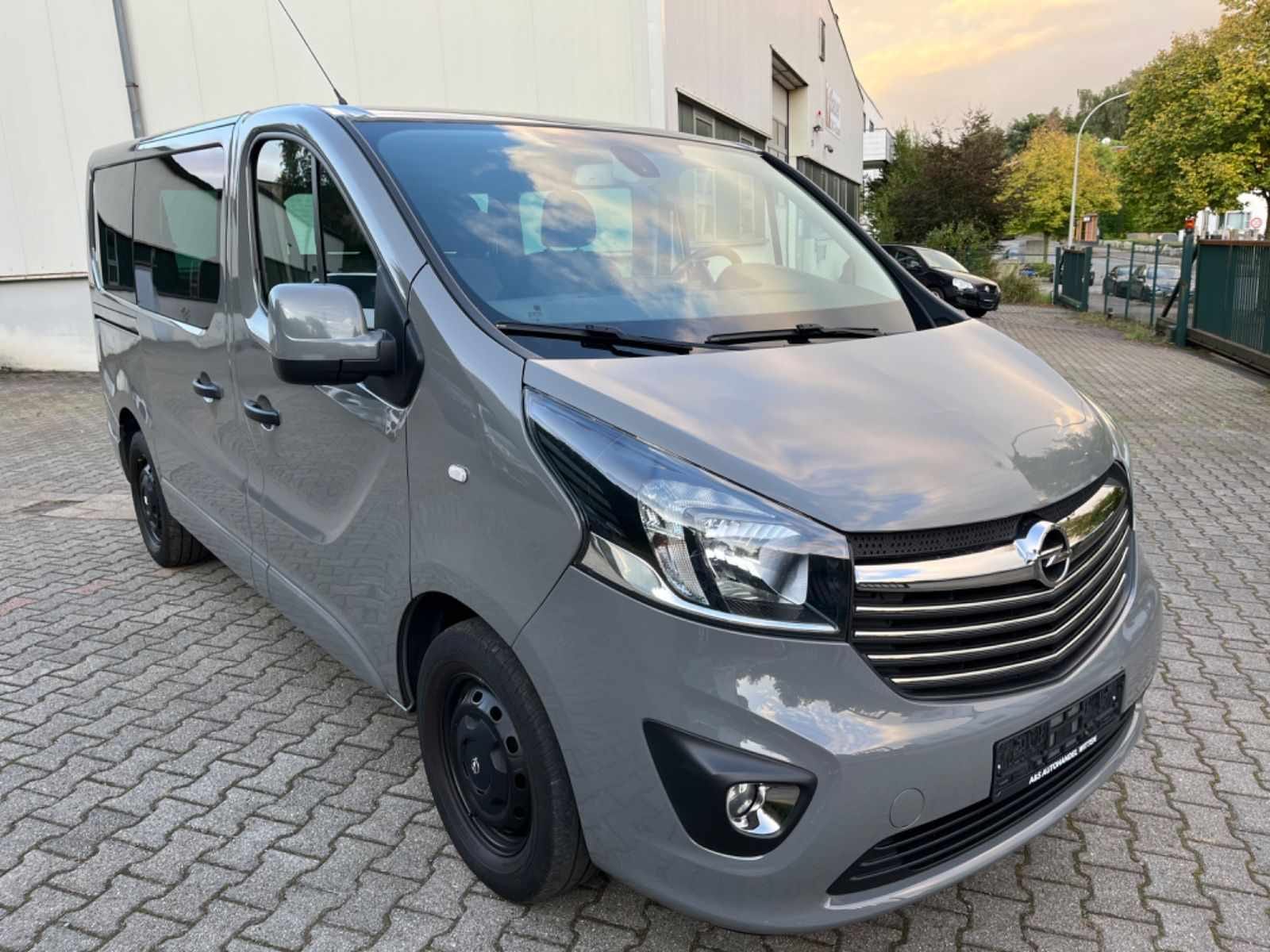 Opel Vivaro Combi avec Audio Bluetooth