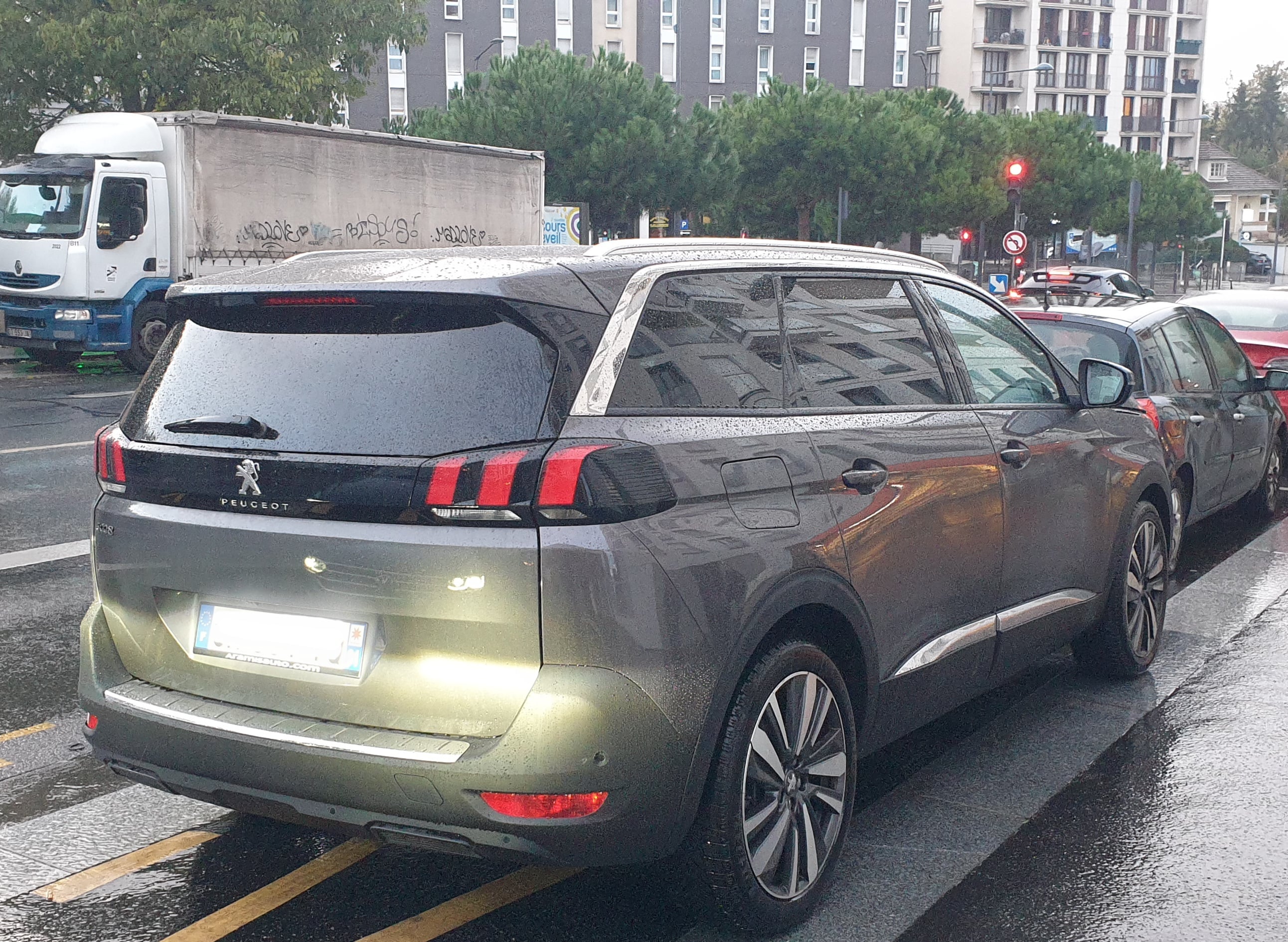 Peugeot 5008 avec GPS