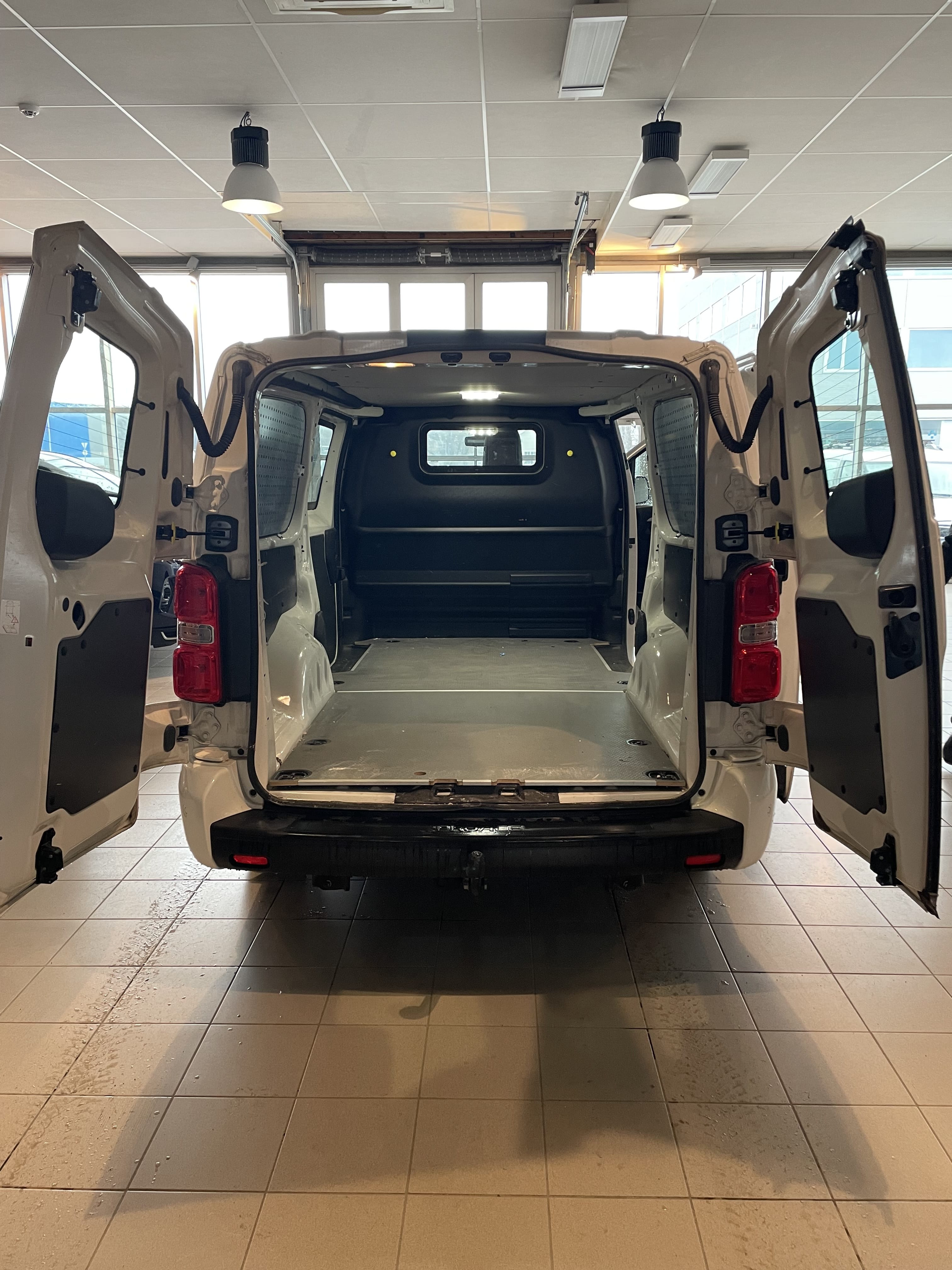 Toyota Proace Varebil Lang with GPS