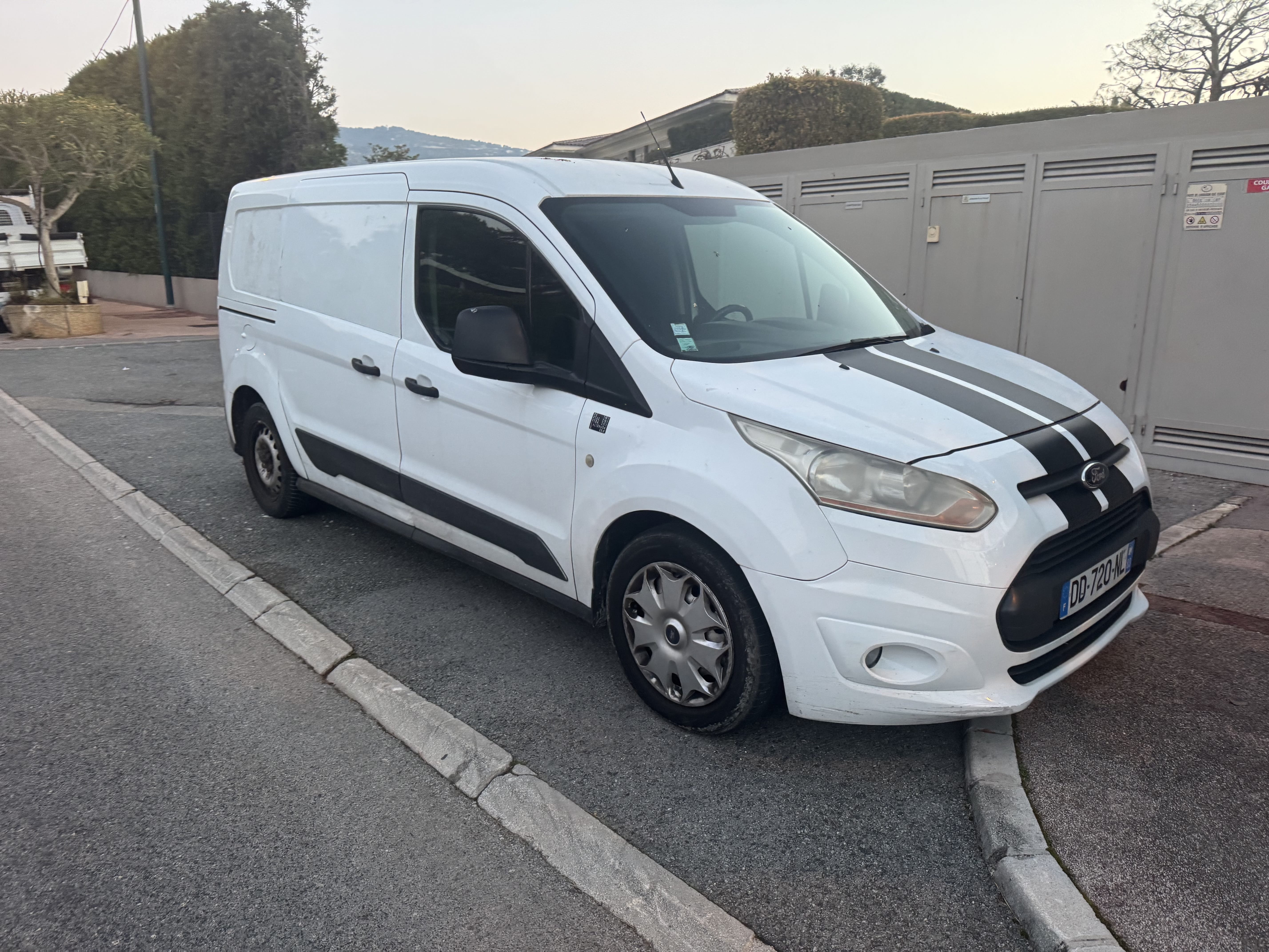 Ford Transit Connect Double Cabine avec Climatisation