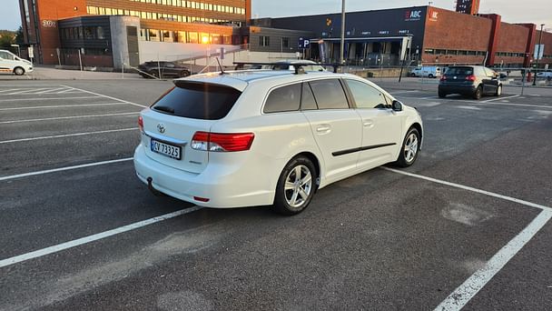 Toyota Avensis SW 1,8 Bensin, Automat, Stasjonsvogn, Hengerfeste, Takstativ med Cruisekontroll