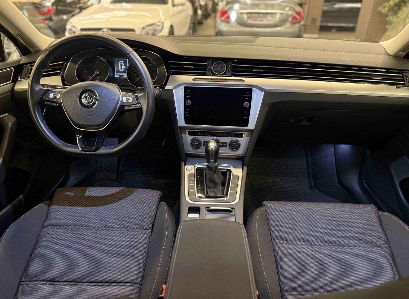 Volkswagen Passat Business Edition med Cruisekontroll