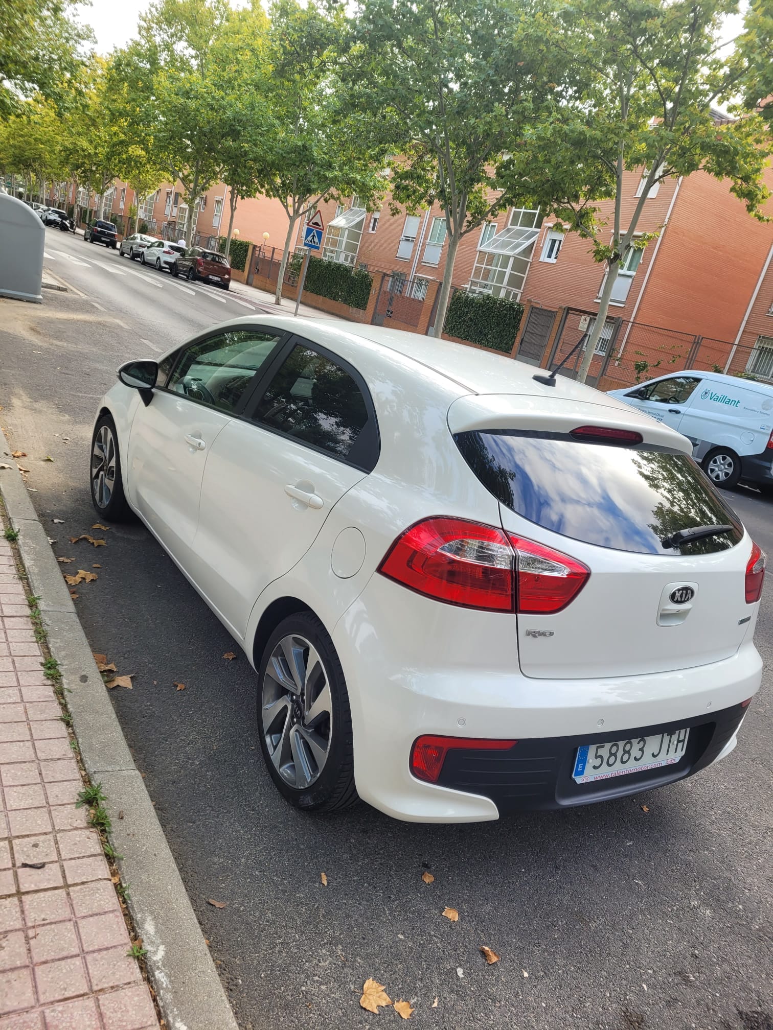 Kia Rio 5-Door EX con GPS