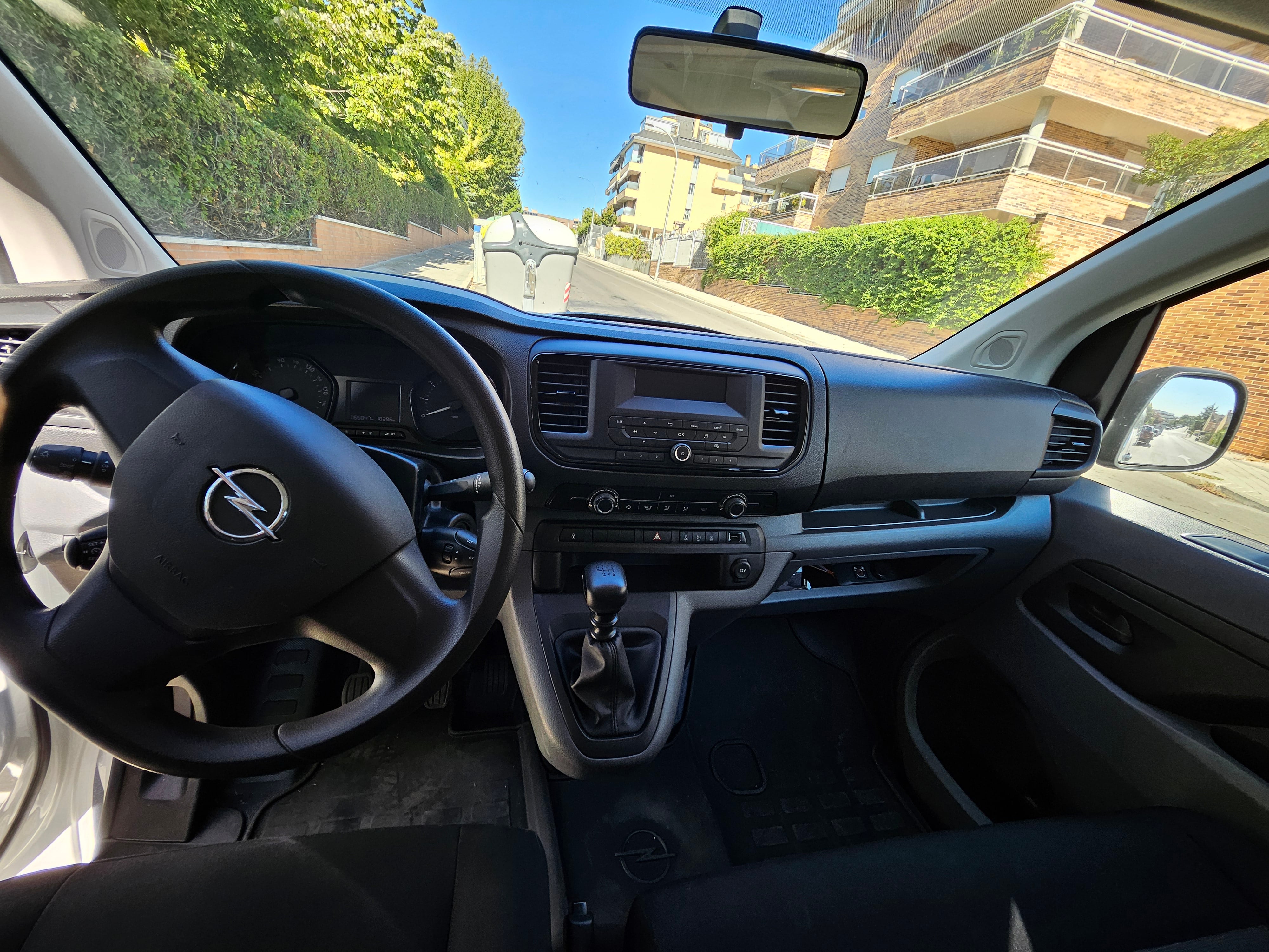 Opel Vivaro Combi con Puertos de carga USB