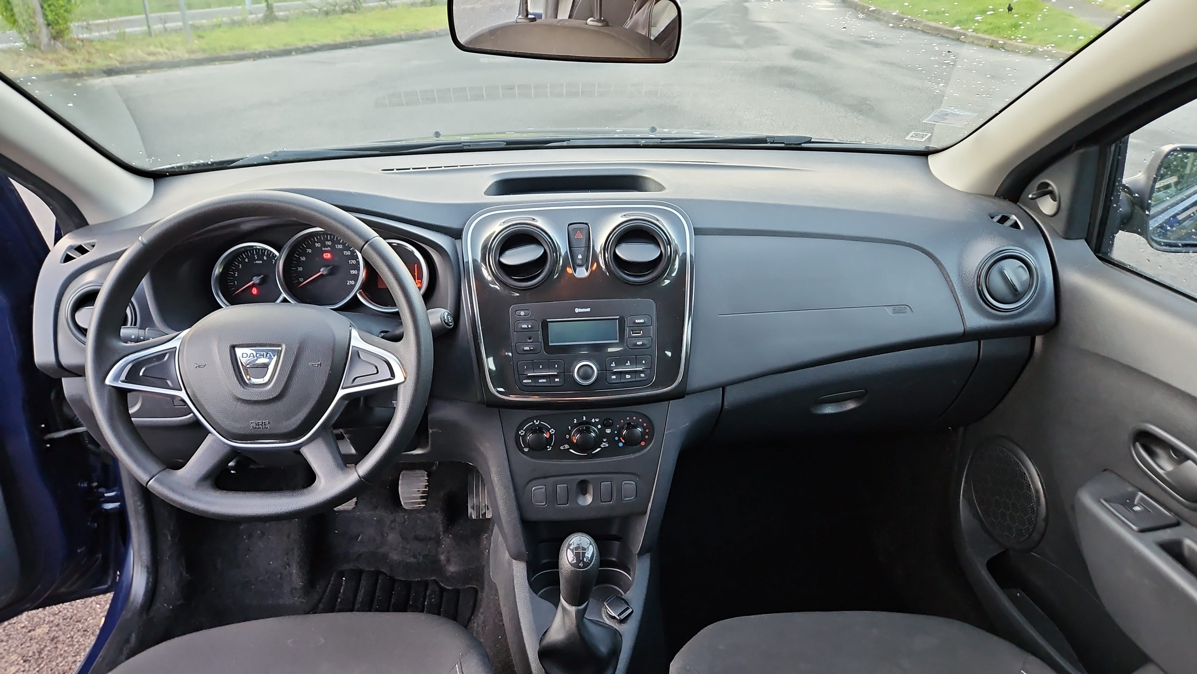 Dacia Sandero 5 places économique avec Autoradio