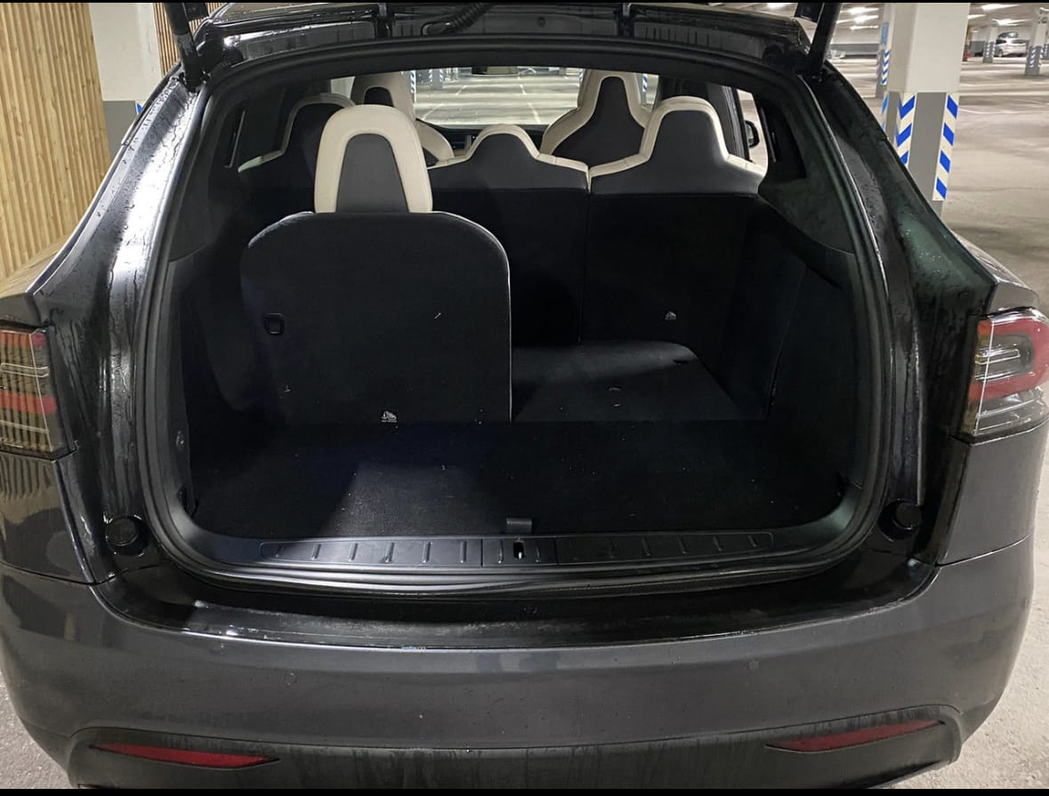 Tesla Model X med GPS