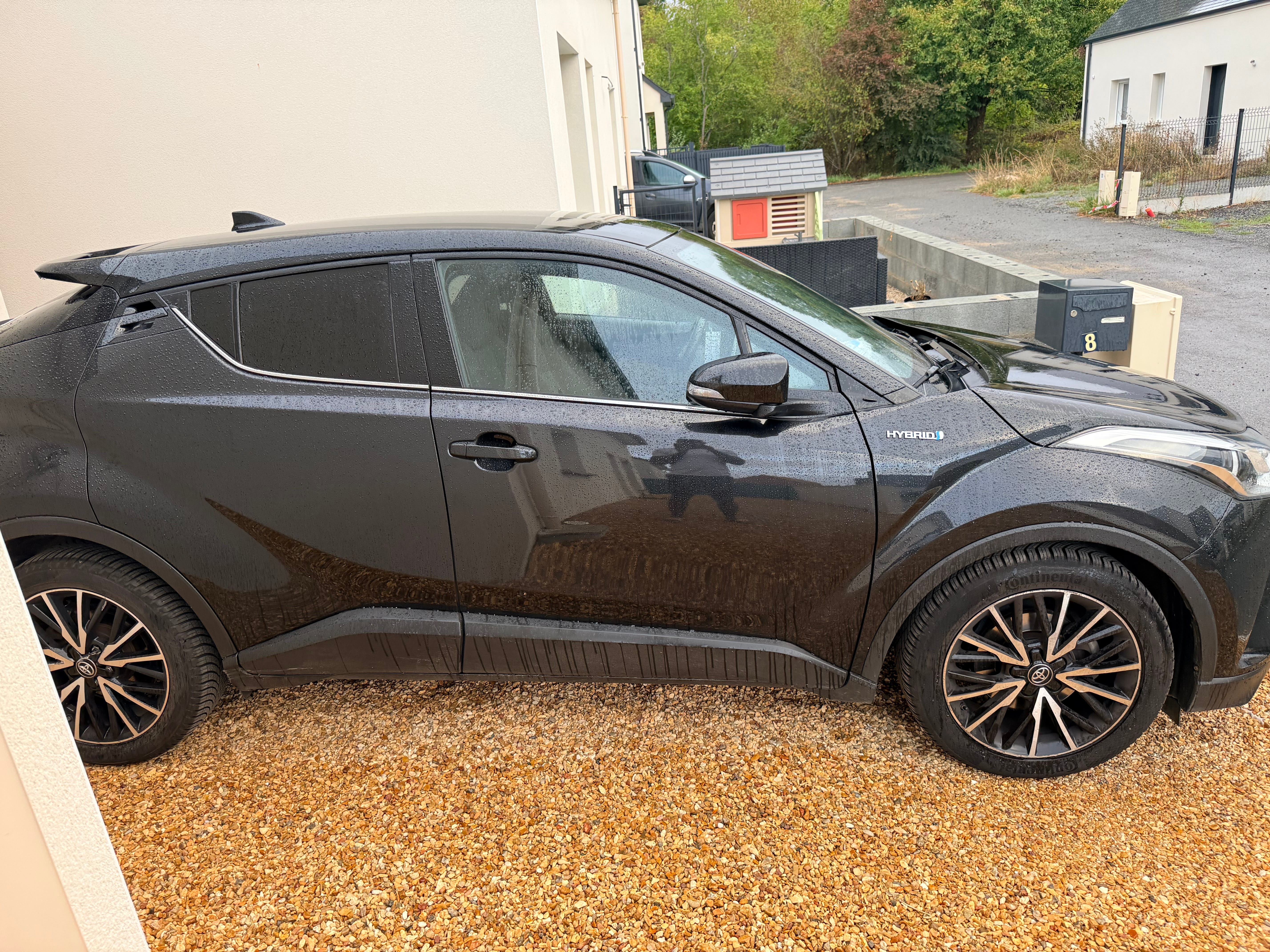 Toyota C-HR Hybrid, 2018, Essence 95 / Électrique (hybride), automatique