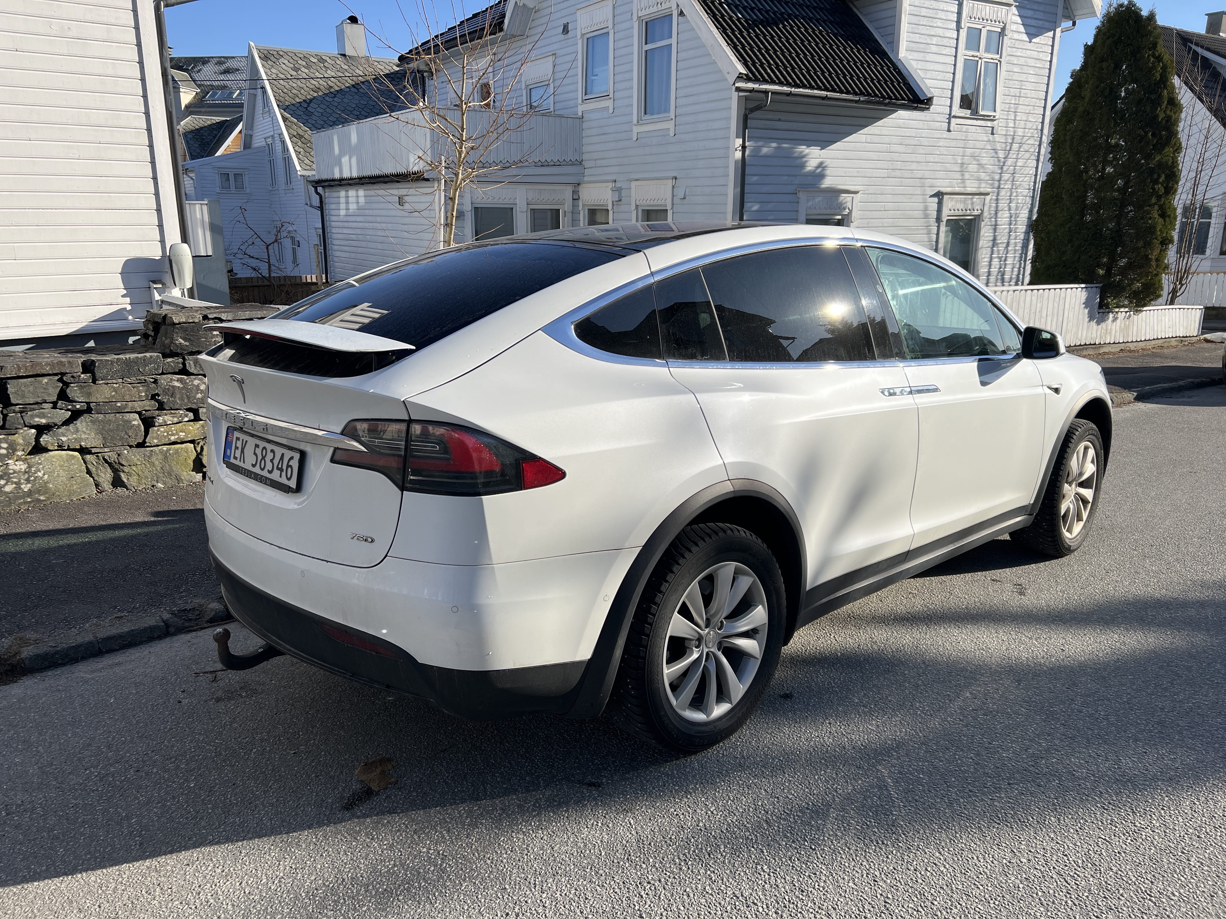 Tesla Model X - Free SuperCharging! med GPS